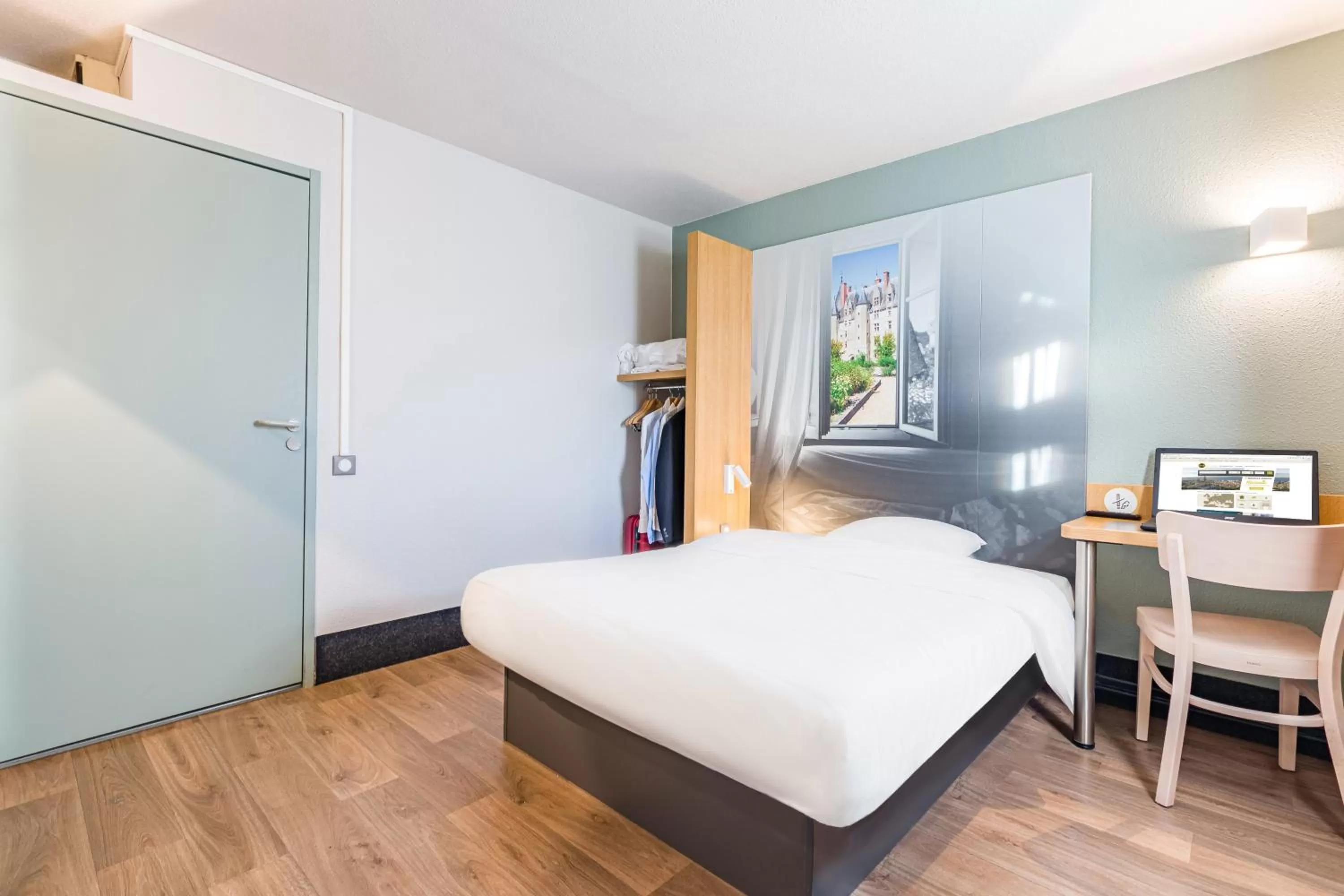 Double Room - Disability Access in B&B HOTEL TOURS Sud Joué-lès-Tours