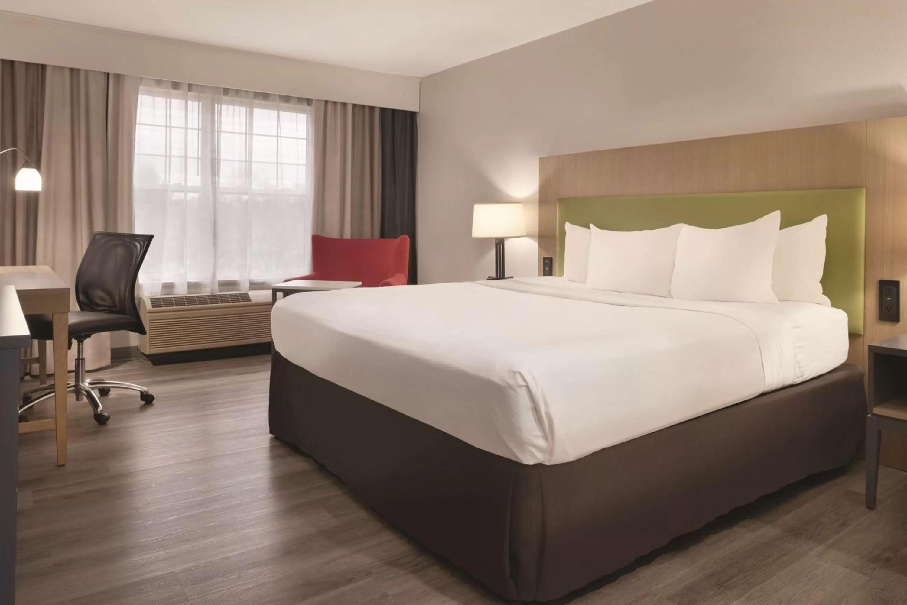 One-Bedroom King Suite - Non-Smoking in Country Inn & Suites by Radisson, Cedar Falls, IA