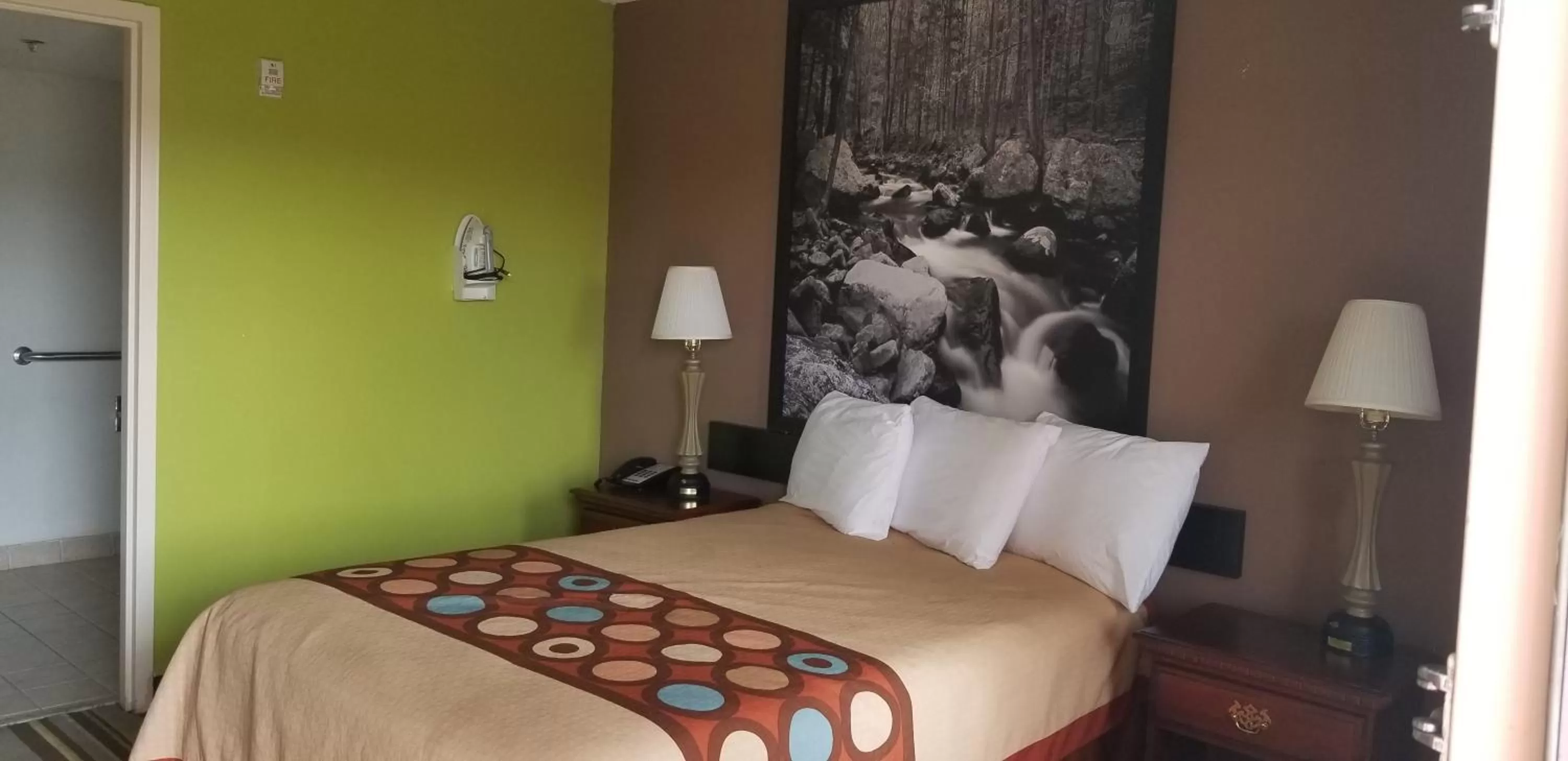 Double Room - Smoking in Super 8 by Wyndham Ruther Glen Kings Dominion Area