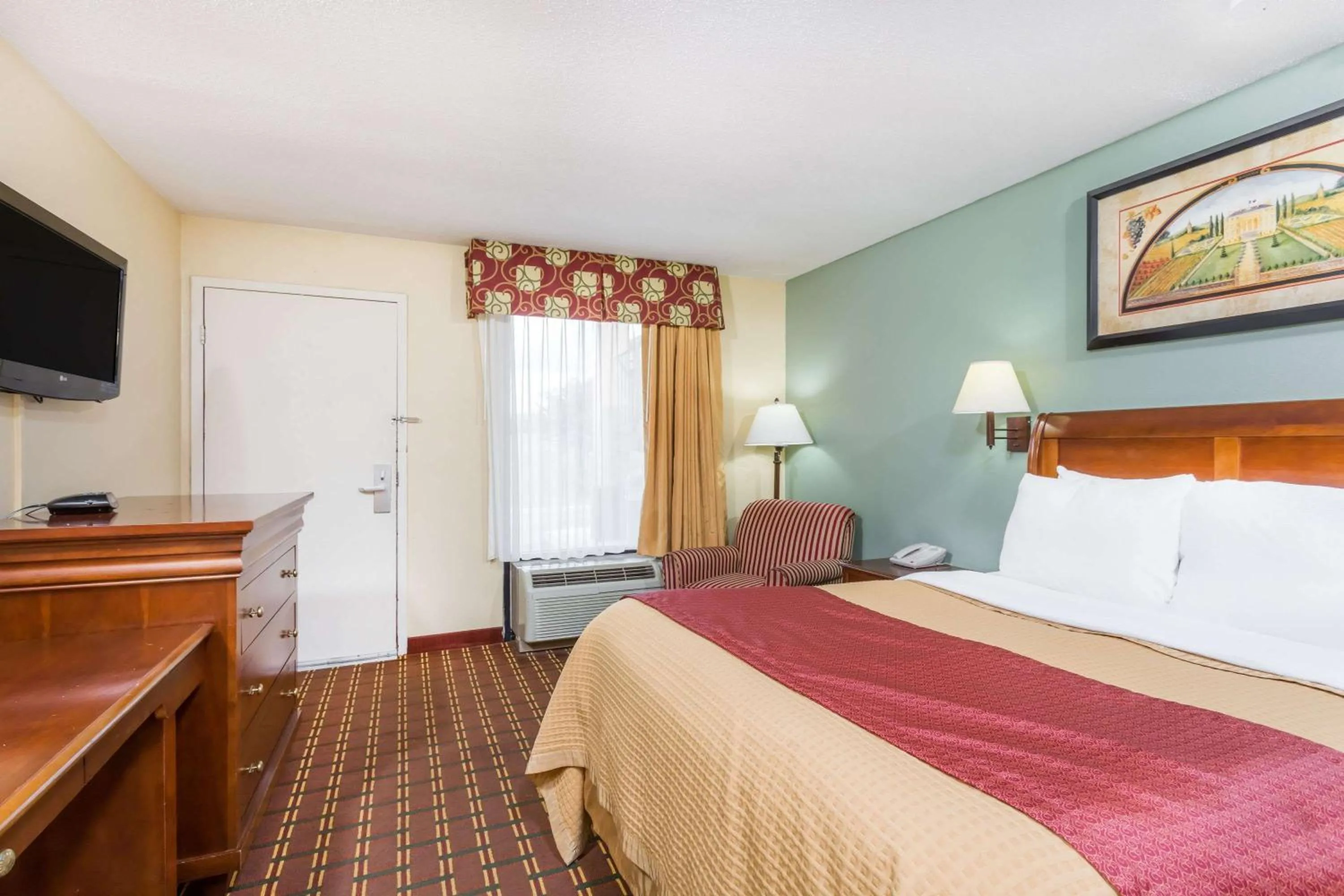 King Room - Non-Smoking in Days Inn by Wyndham Orangeburg