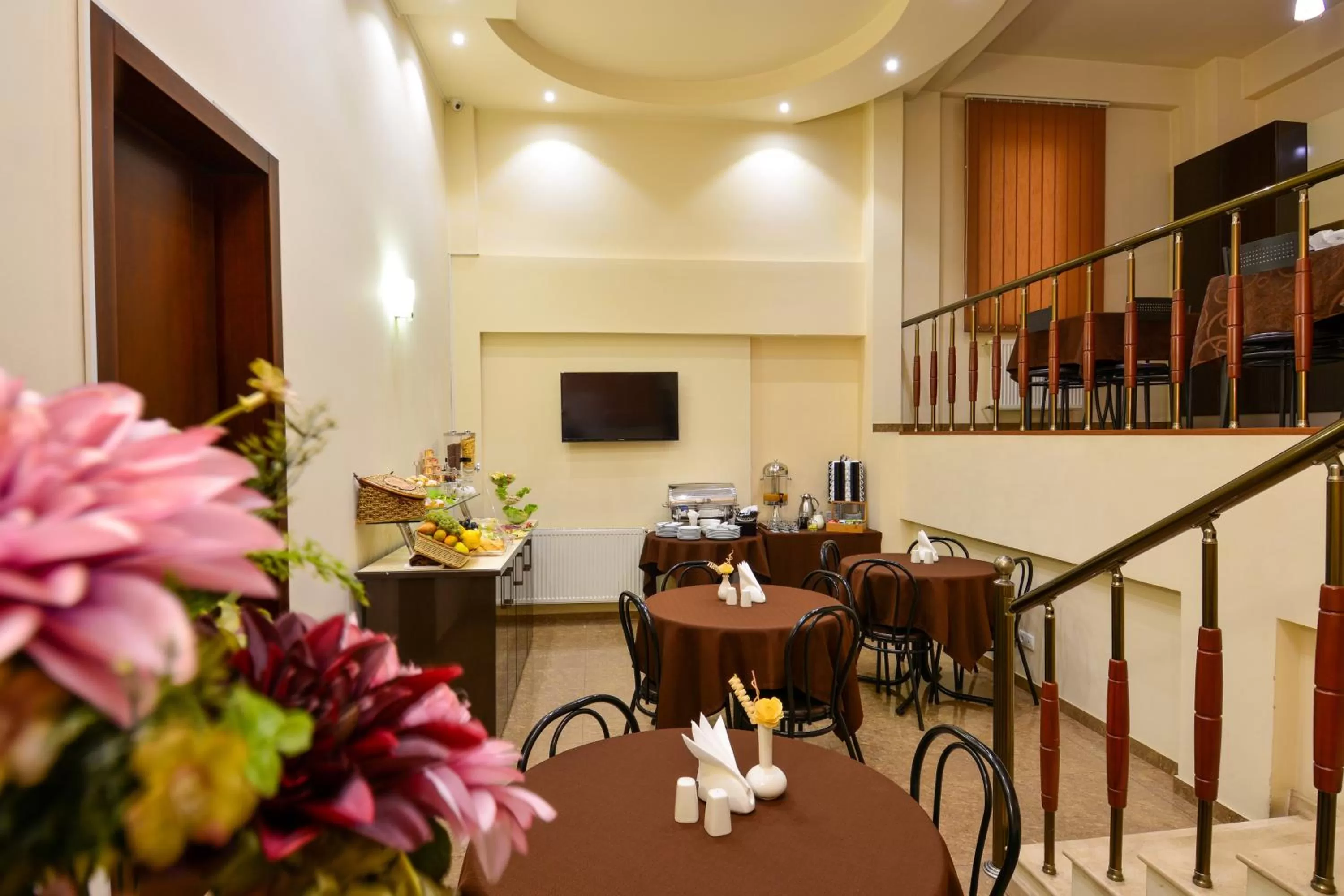 Restaurant/places to eat in Hotel Diamond
