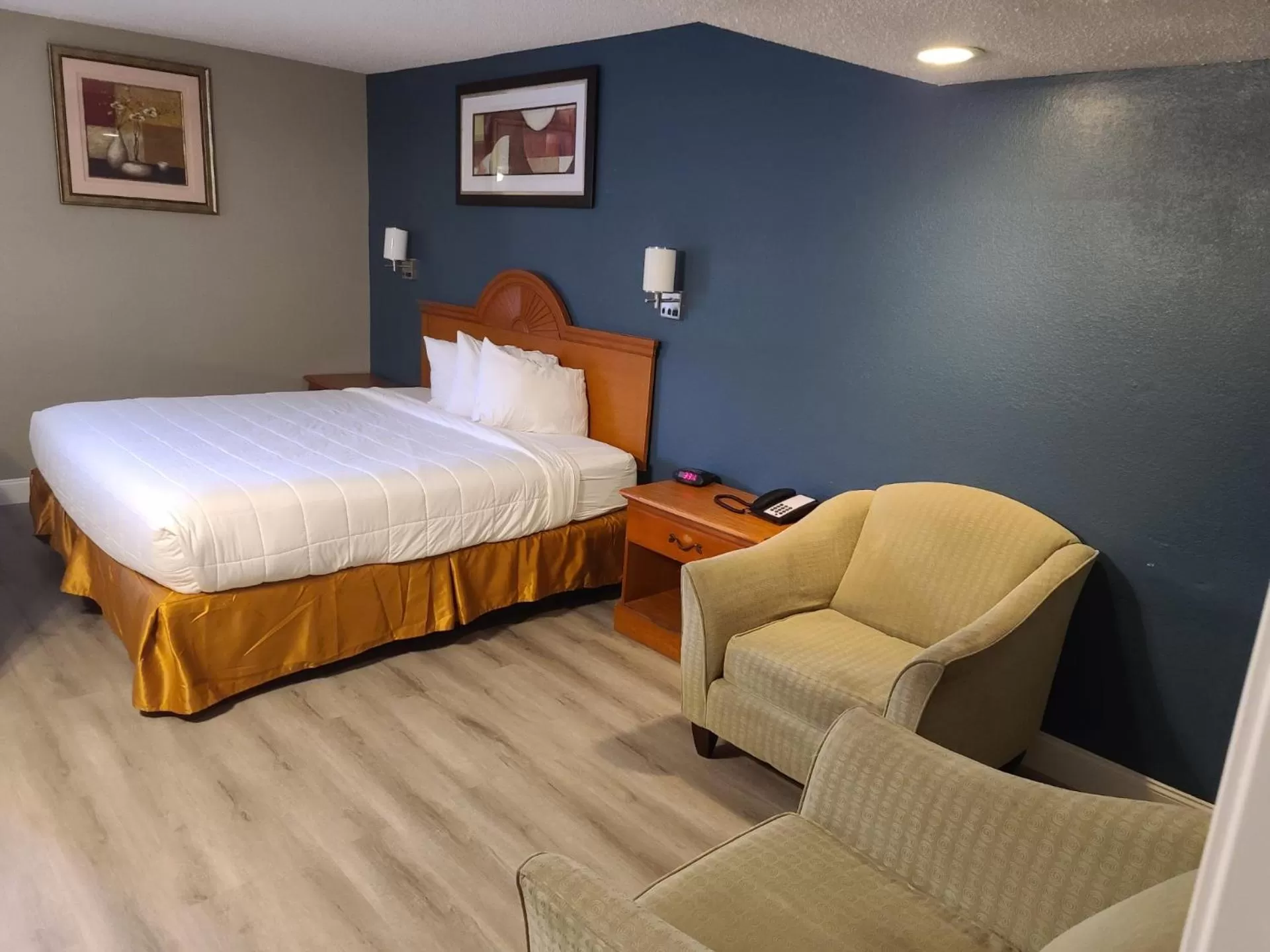Queen Room - Mobility Access/Non-Smoking in Baymont by Wyndham Marianna