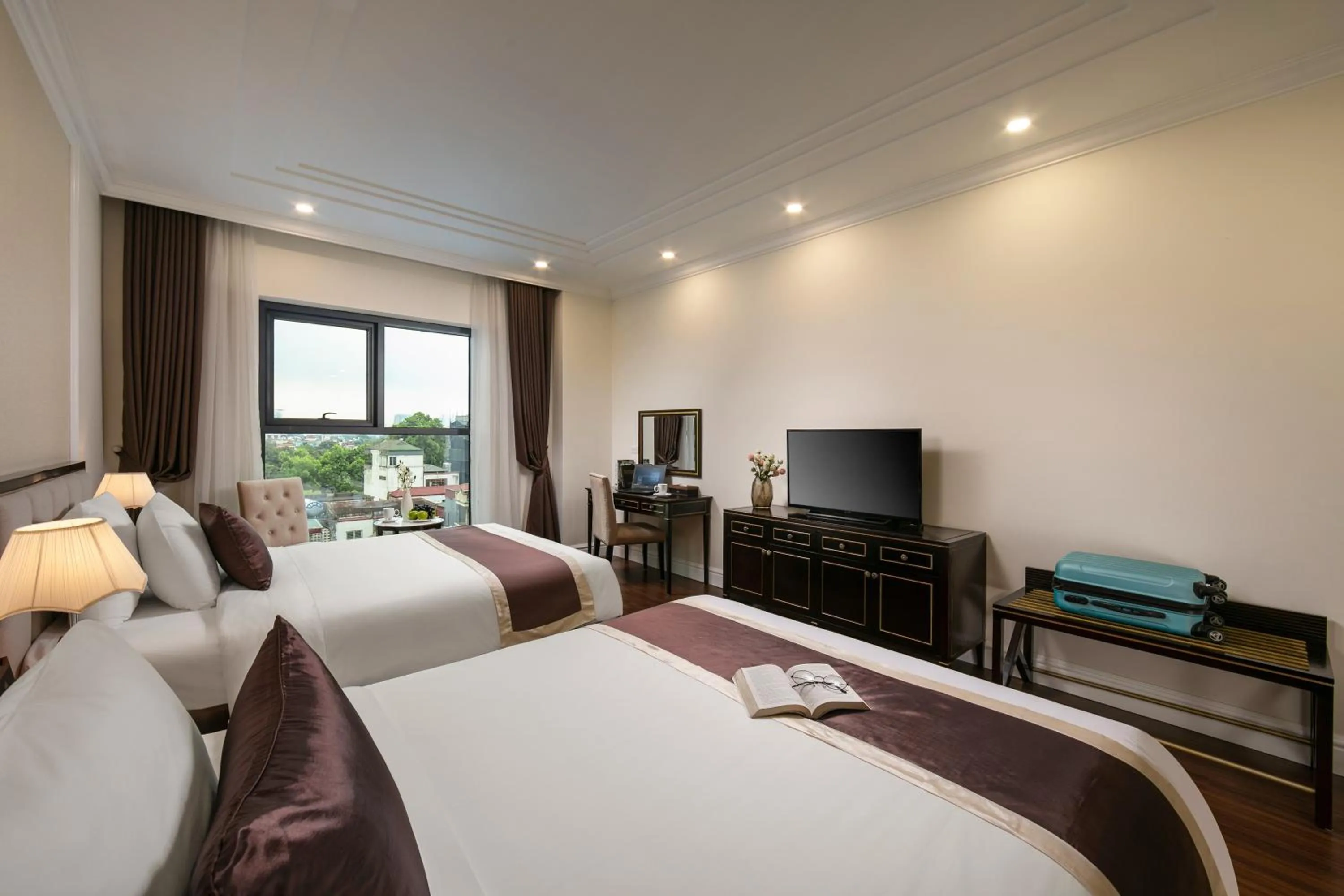 Superior Twin Room in Adonis Hotel