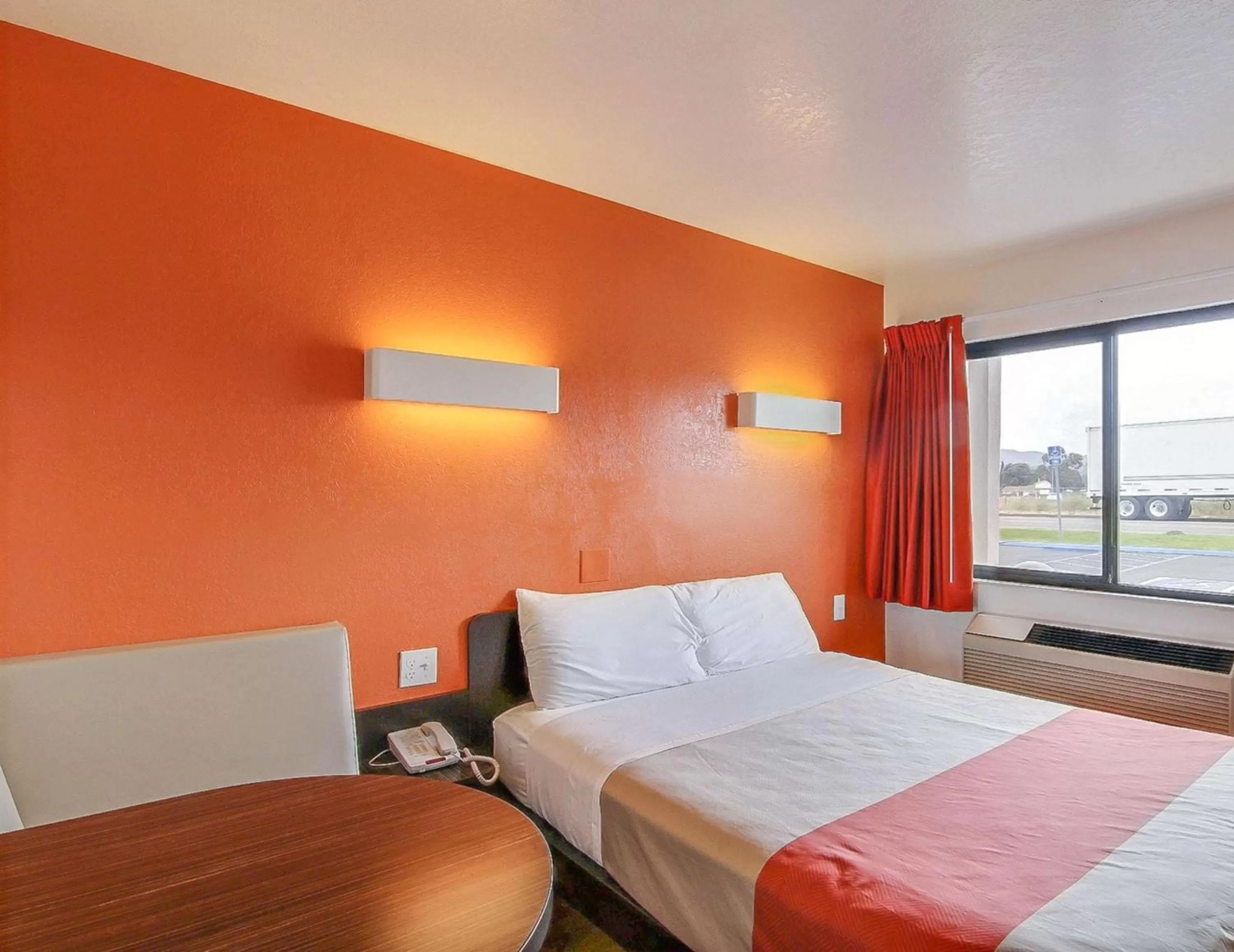 Queen Suite - Non-Smoking in Motel 6-Buellton, CA - Solvang Area