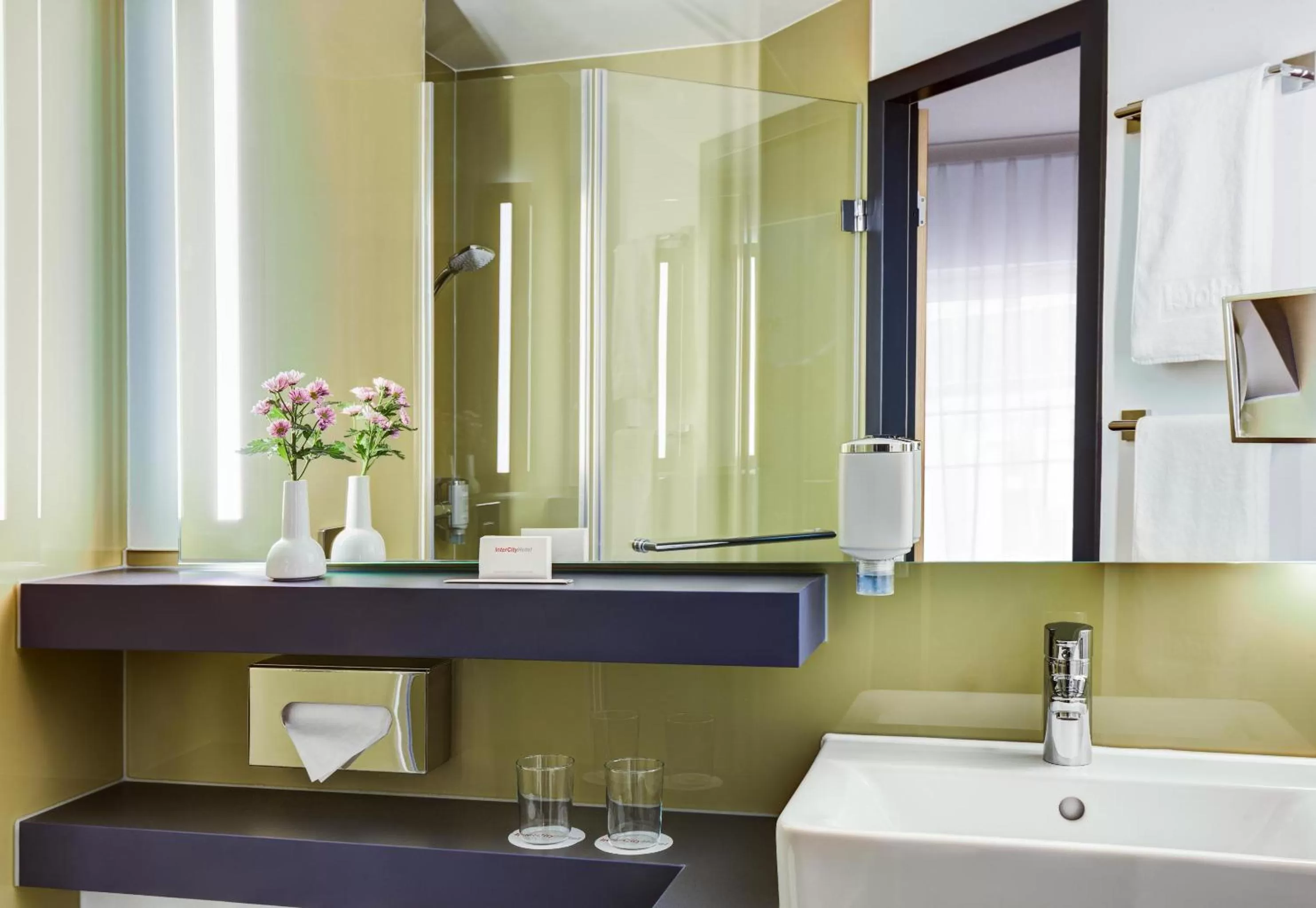 Business Room in IntercityHotel Hamburg Altona