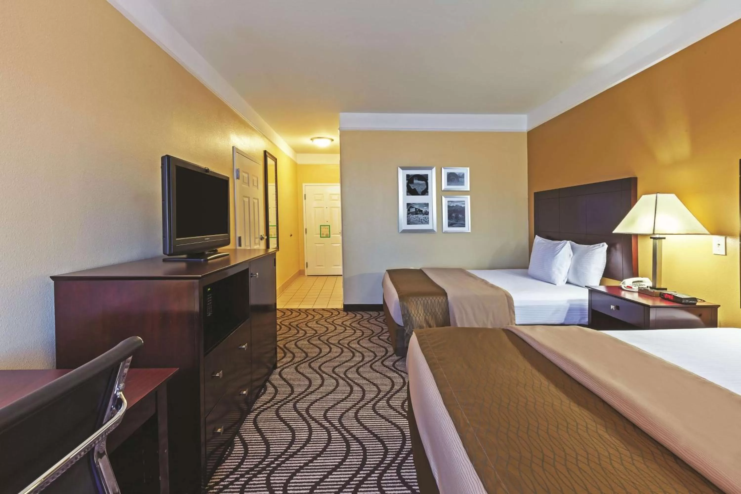 Queen Room with Two Queen Beds and Bath Tub - Mobility/Hearing Access - Non-Smoking in La Quinta by Wyndham Angleton