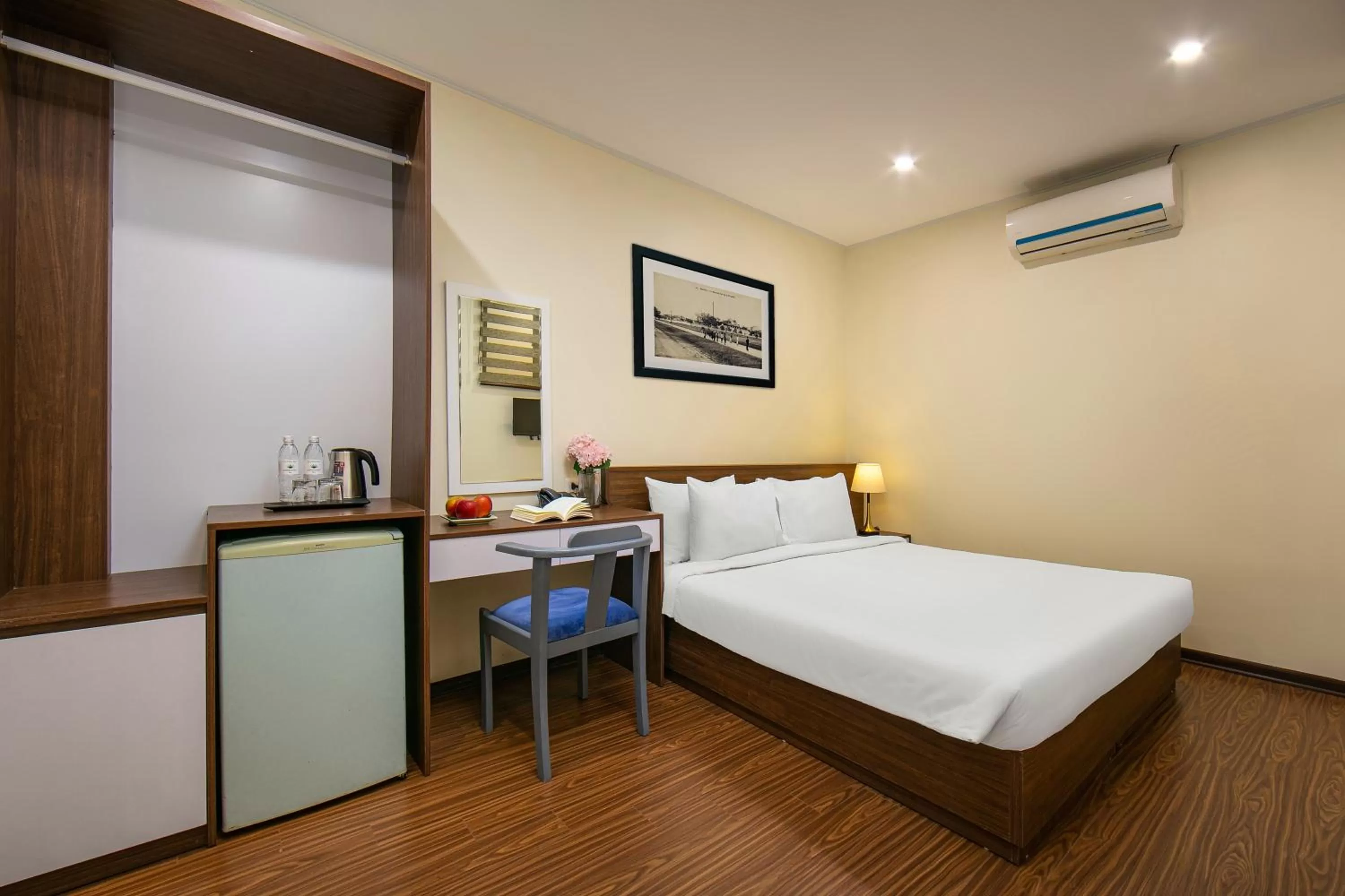 Deluxe Double Room in Queen Cafe Hotel & Pub