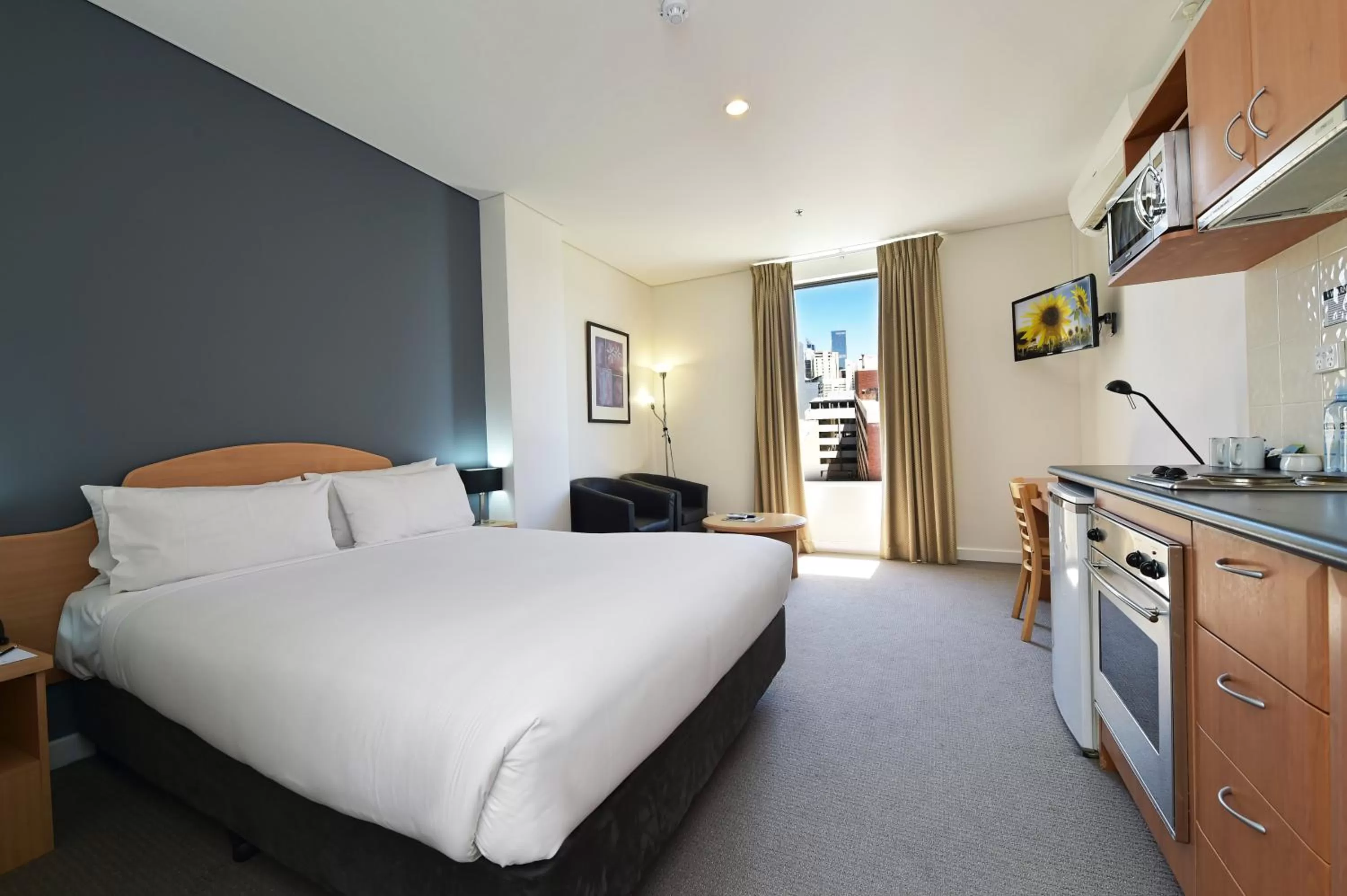 Studio Apartment in All Suites Perth