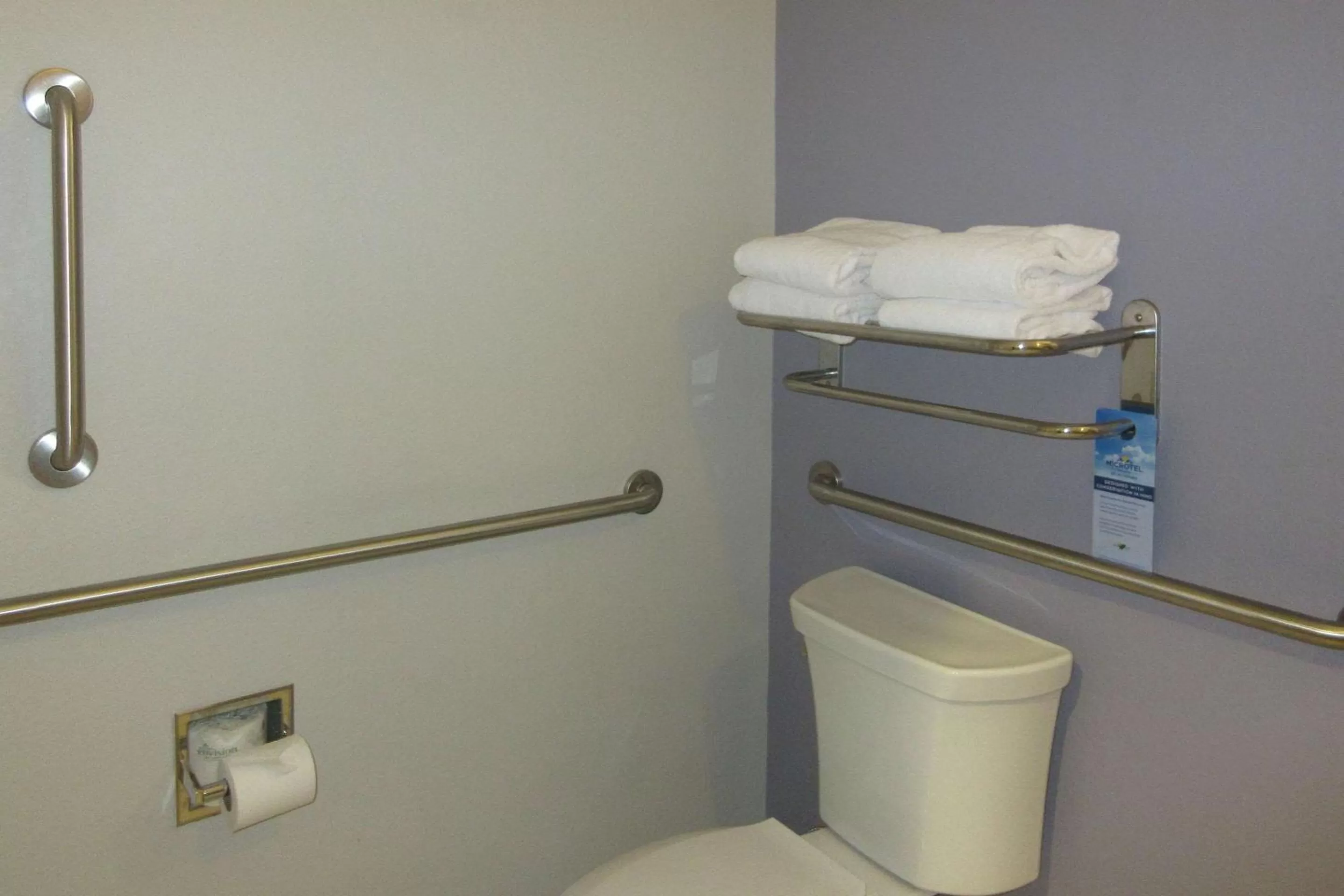 Queen Room with Roll-in-Shower - Accessible/Non-Smoking in Quality Inn & Suites Caldwell I-77