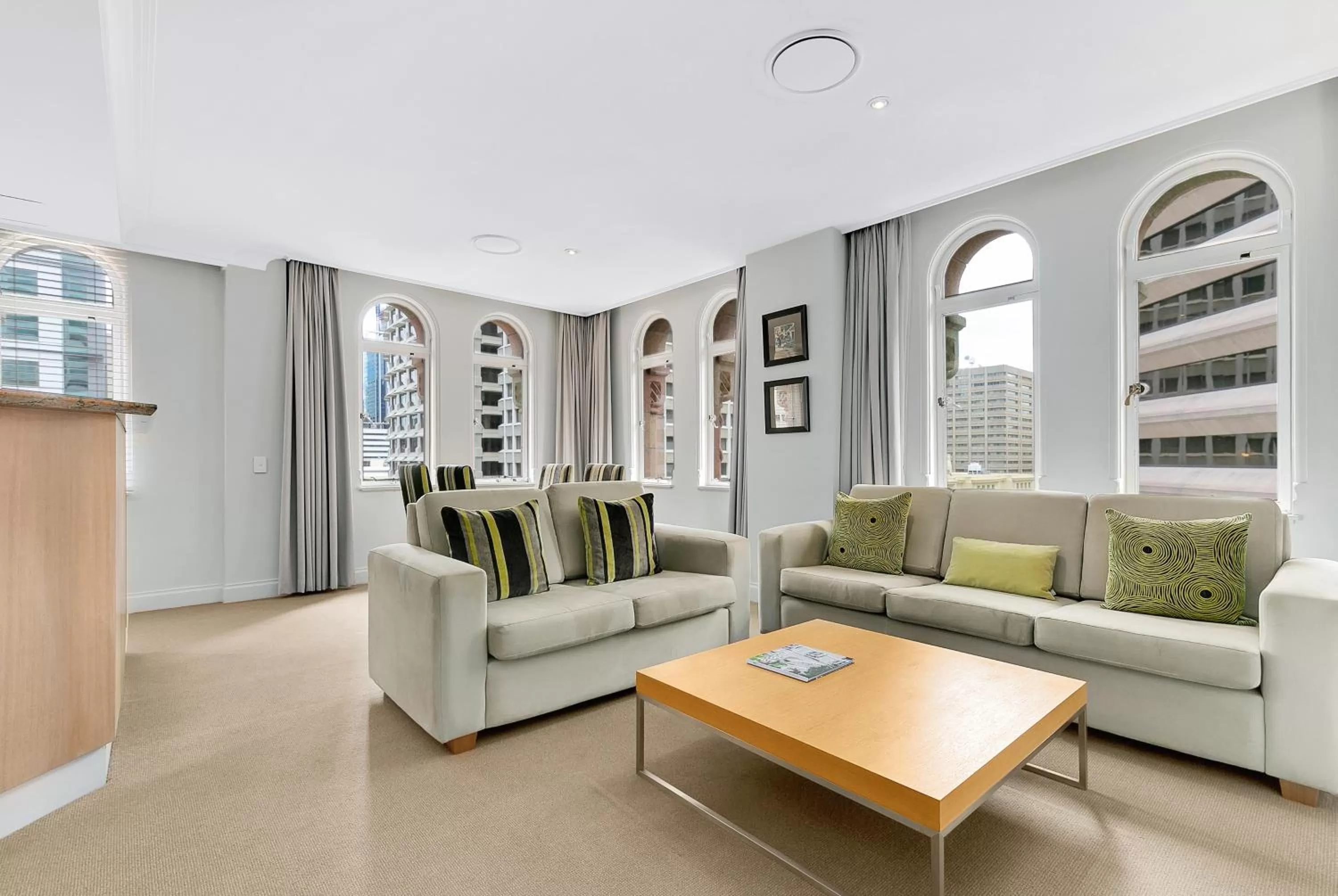 Two-Bedroom Apartment with 2 Queen Beds in Manor Apartment Hotel