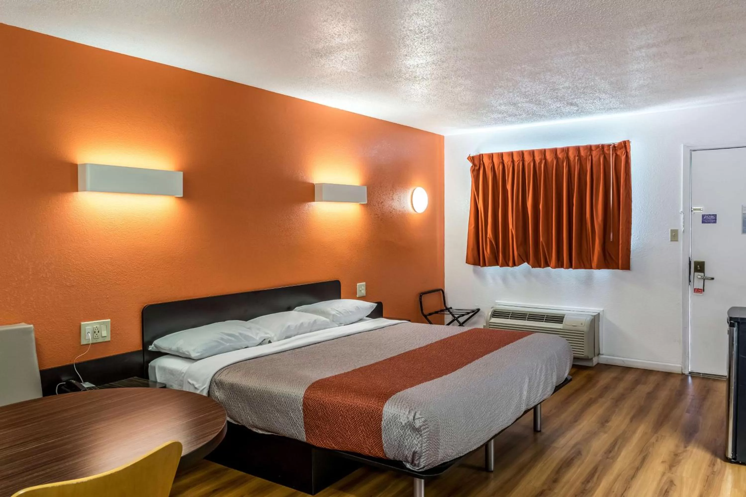 King Room - Disability Access in Motel 6 Florence, KY - Cincinnati Airport