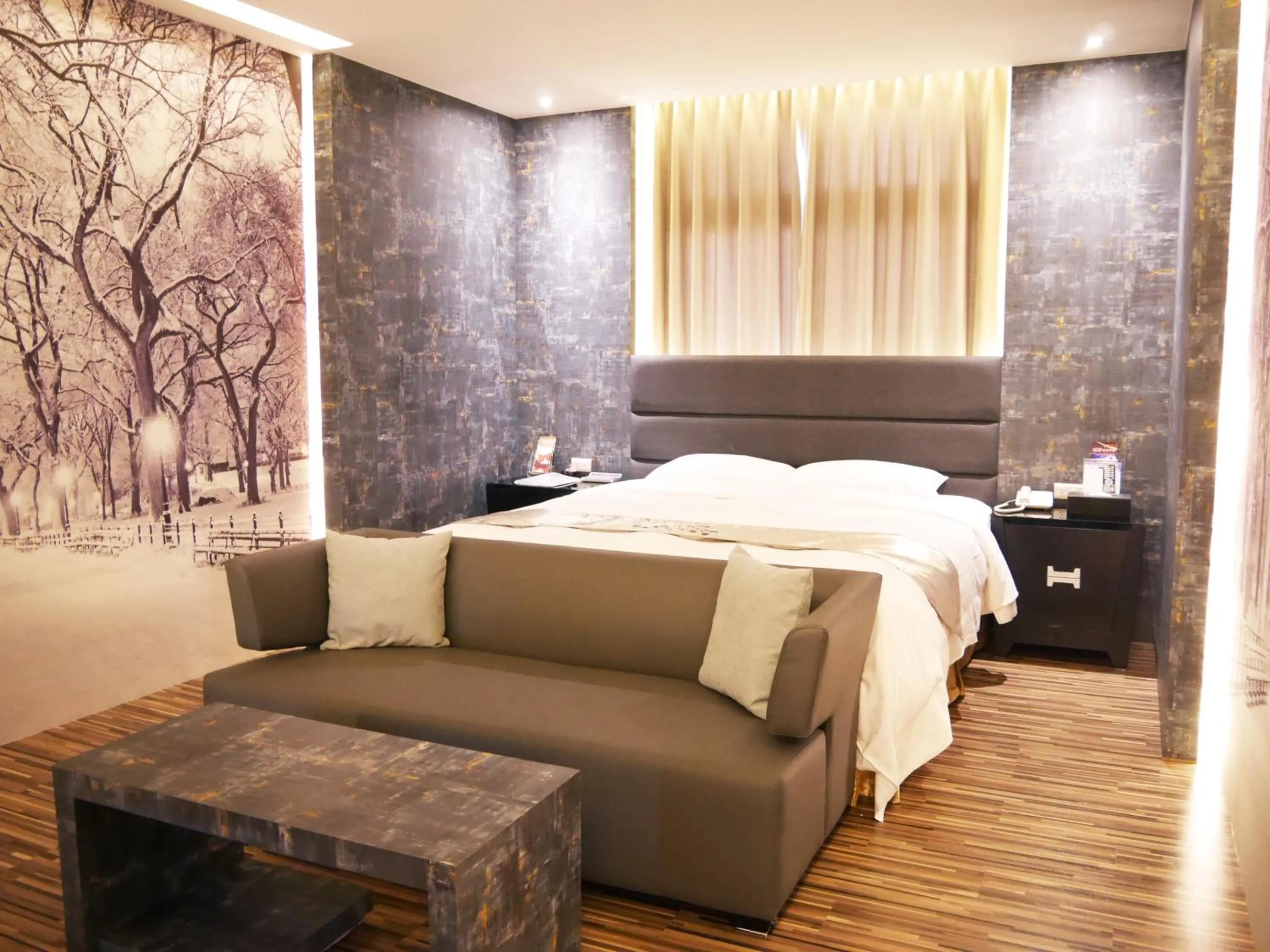 Deluxe Double Room (Check-in after 20:00) in Refinement Motel