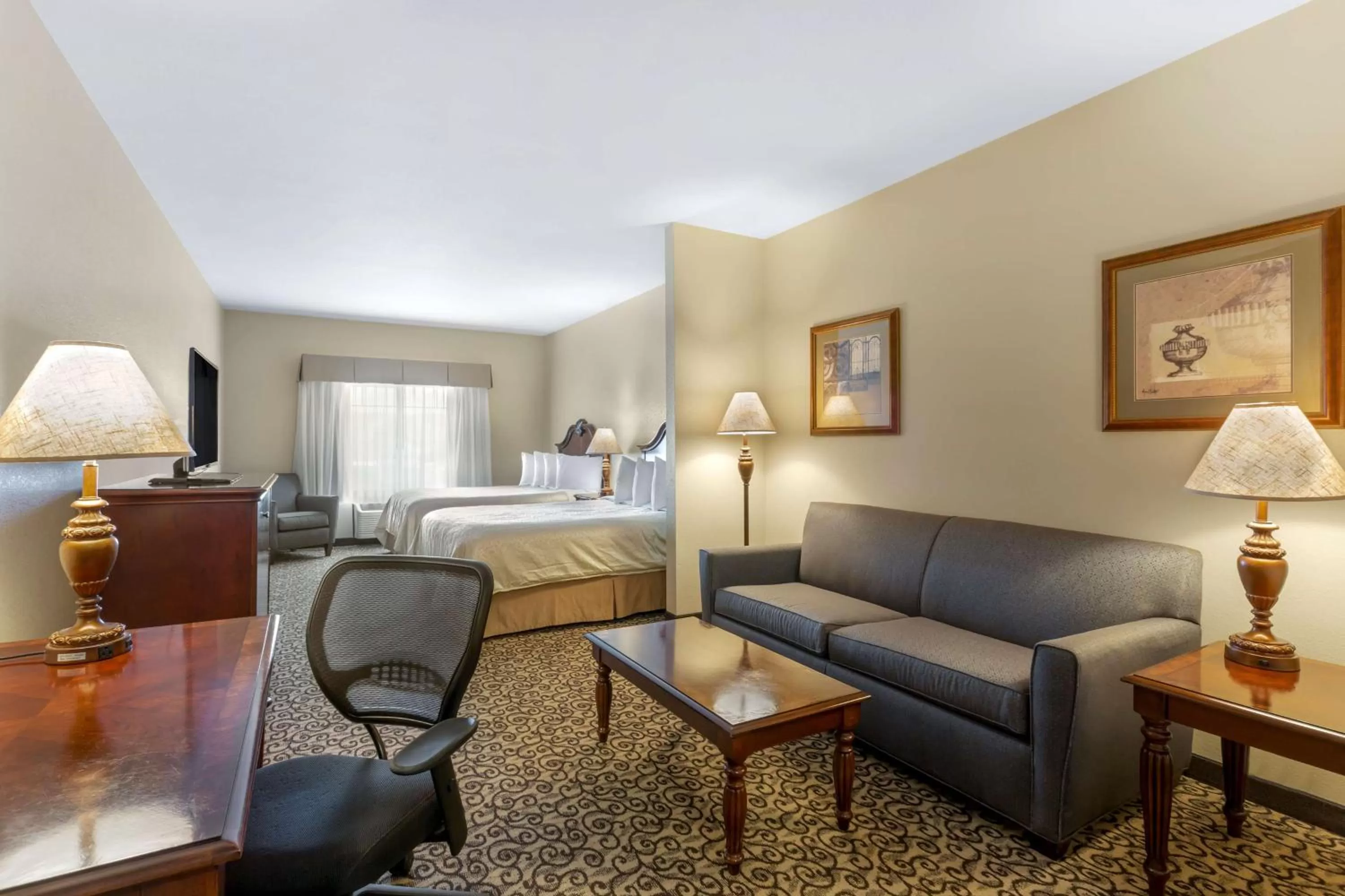 Queen Suite - Hearing Accessible in Best Western PLUS Fossil Country Inn & Suites