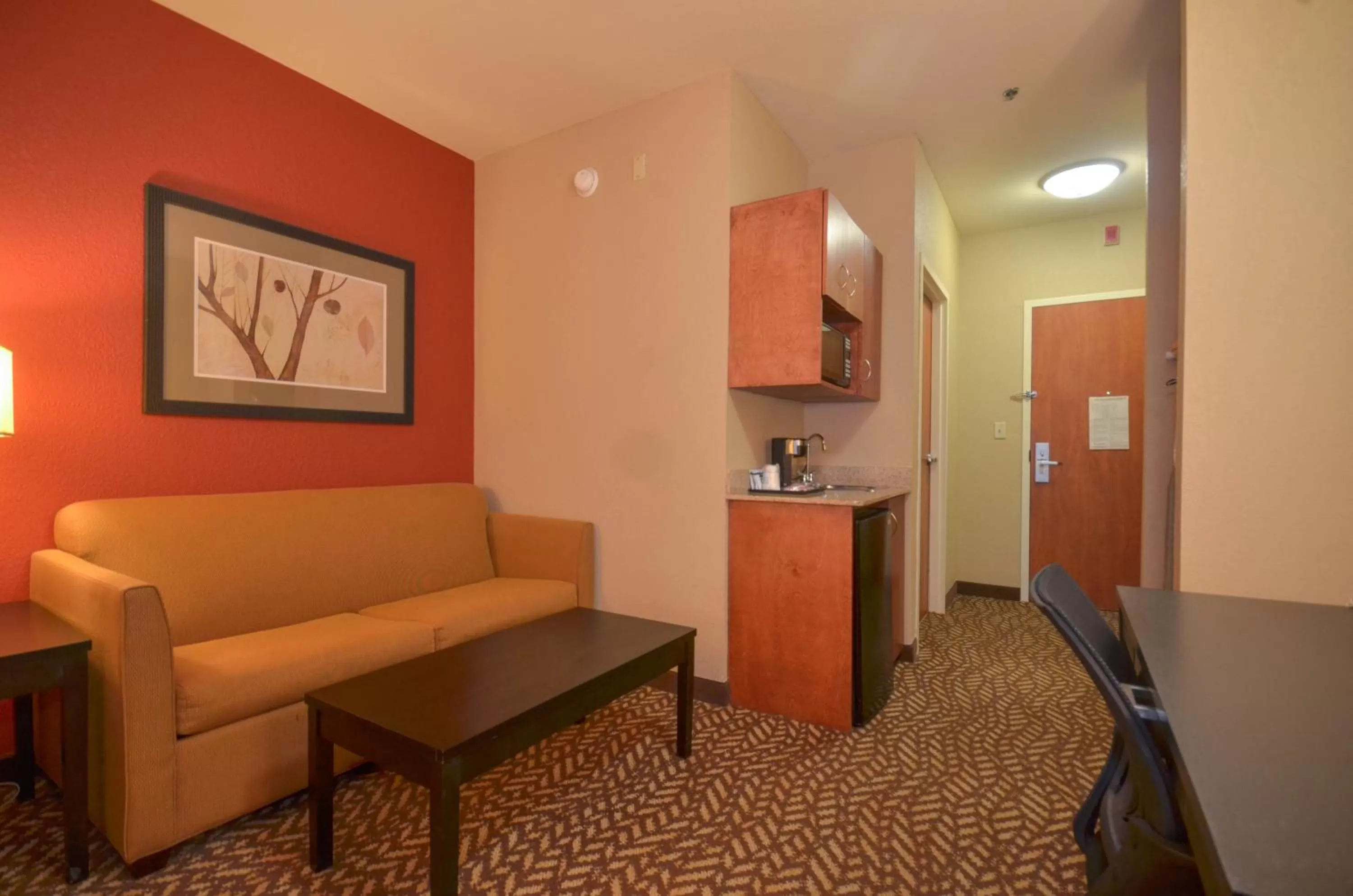 Photo of the whole room in Holiday Inn Express & Suites Pine Bluff/Pines Mall by IHG