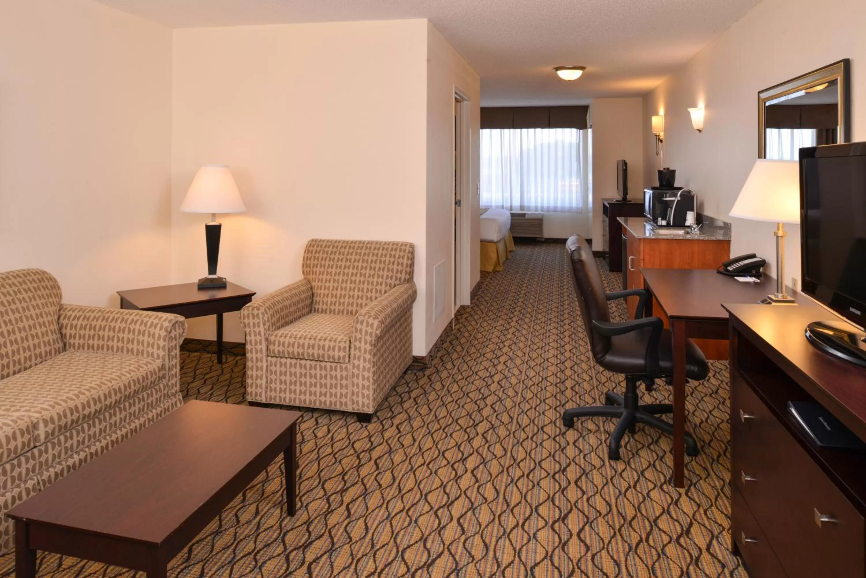 King Room with Roll-In Shower - Disability Access in Holiday Inn Express St Croix Valley by IHG