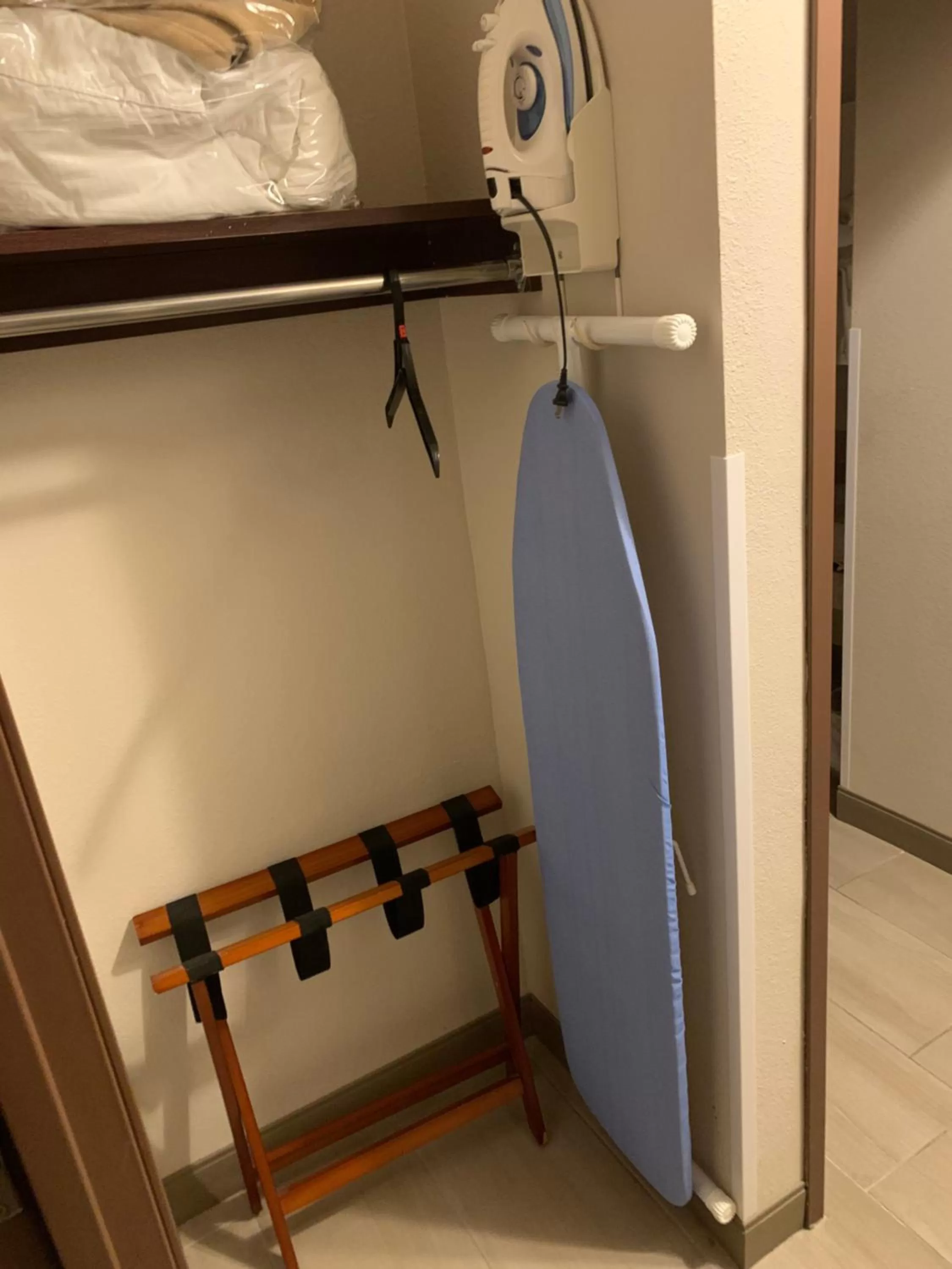 King Room with Mobility/Hearing Impaired Access - Non-Smoking in Wingate by Wyndham Brighton