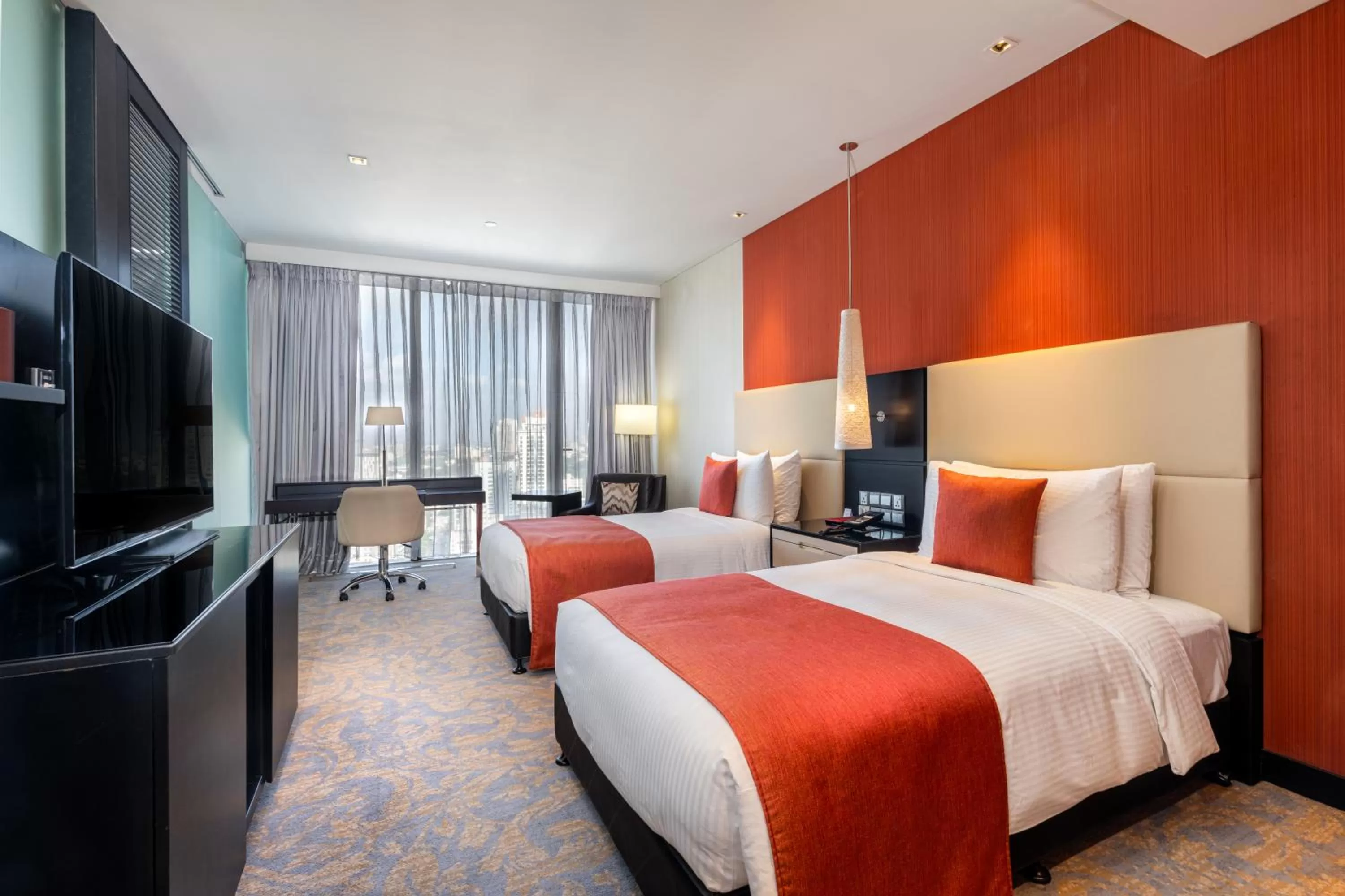 Deluxe Twin Room in Movenpick Hotel Colombo