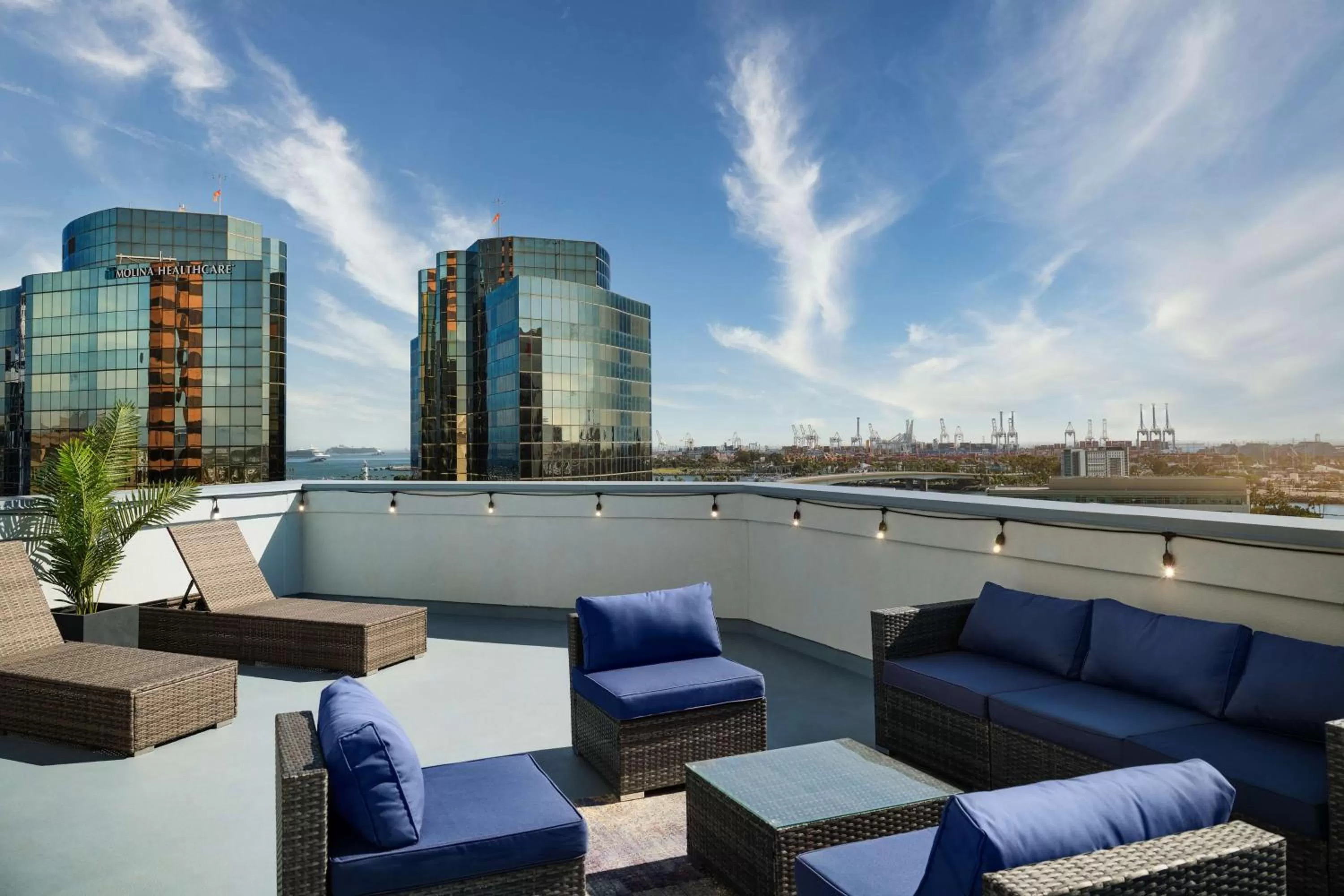 Junior King Suite with Seating Area in Hilton Long Beach Hotel