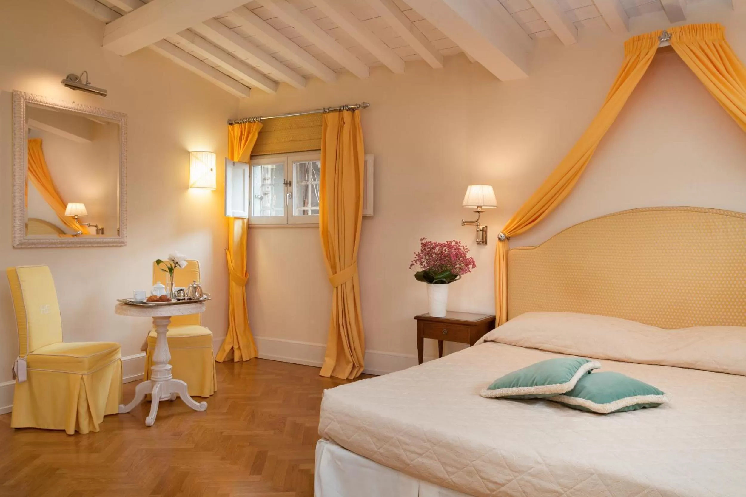 Suite with River View in Hotel Executive