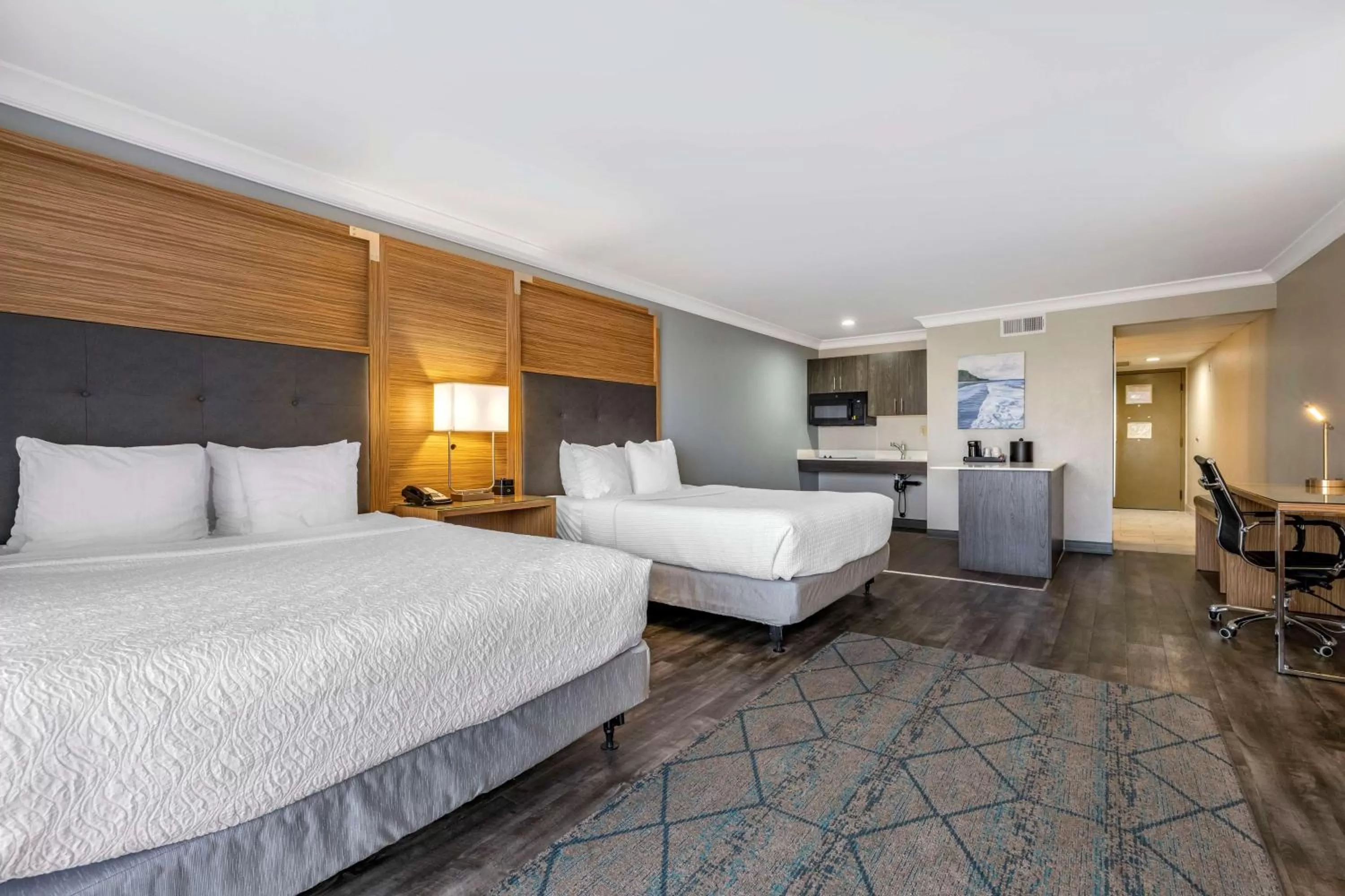 Handi Enci Double Queen Suite with Kitchenette (Sofa Bed)  (Park View) in The Encinitan Hotel & Suites