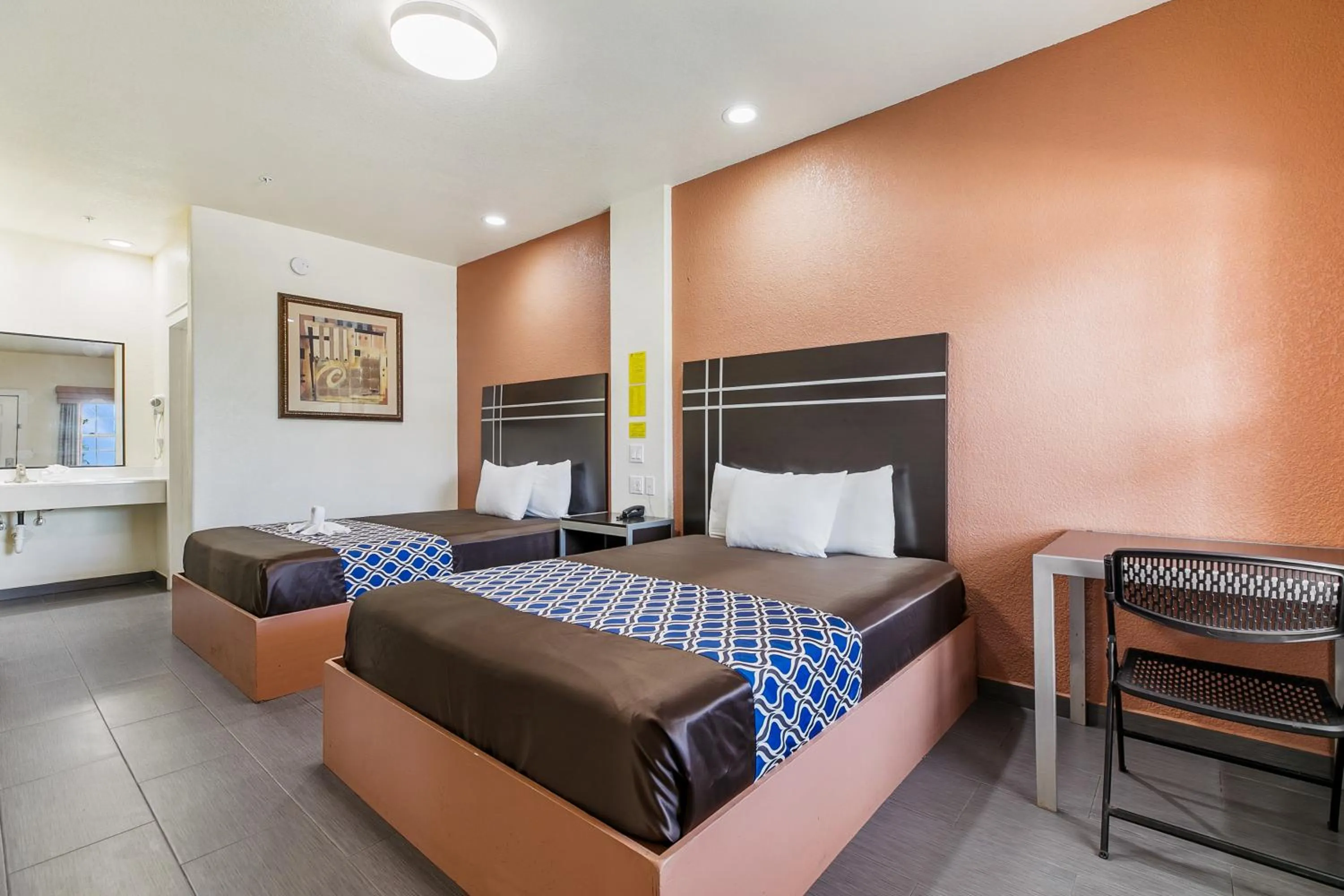 Standard Double Queen in Lighthouse Inn