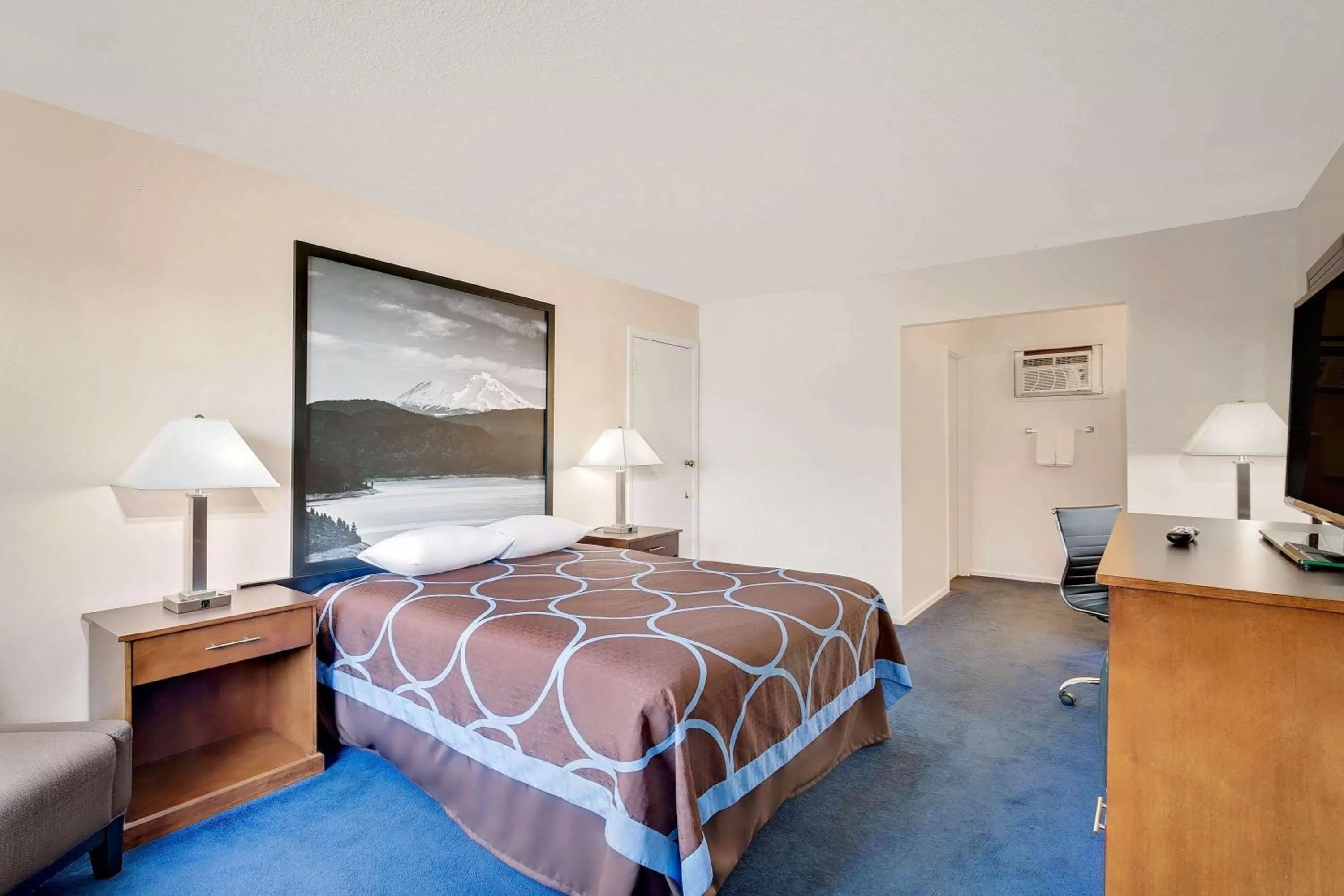 Queen Room - Non-Smoking in Super 8 by Wyndham Alturas