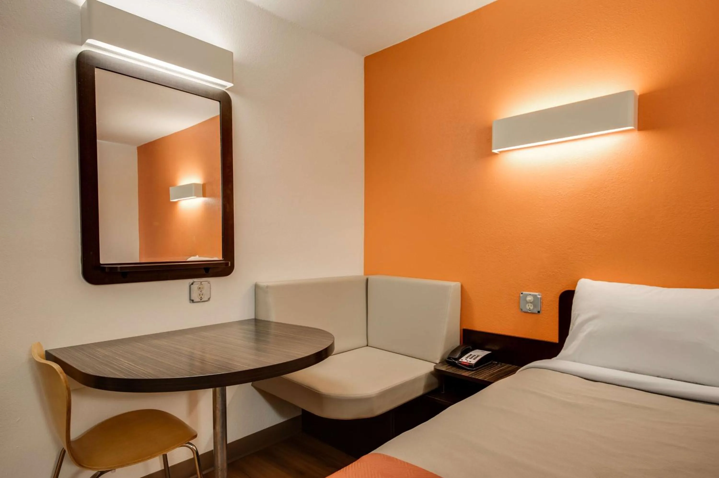 King Room - single occupancy - Smoking  in Motel 6-Jennings, LA