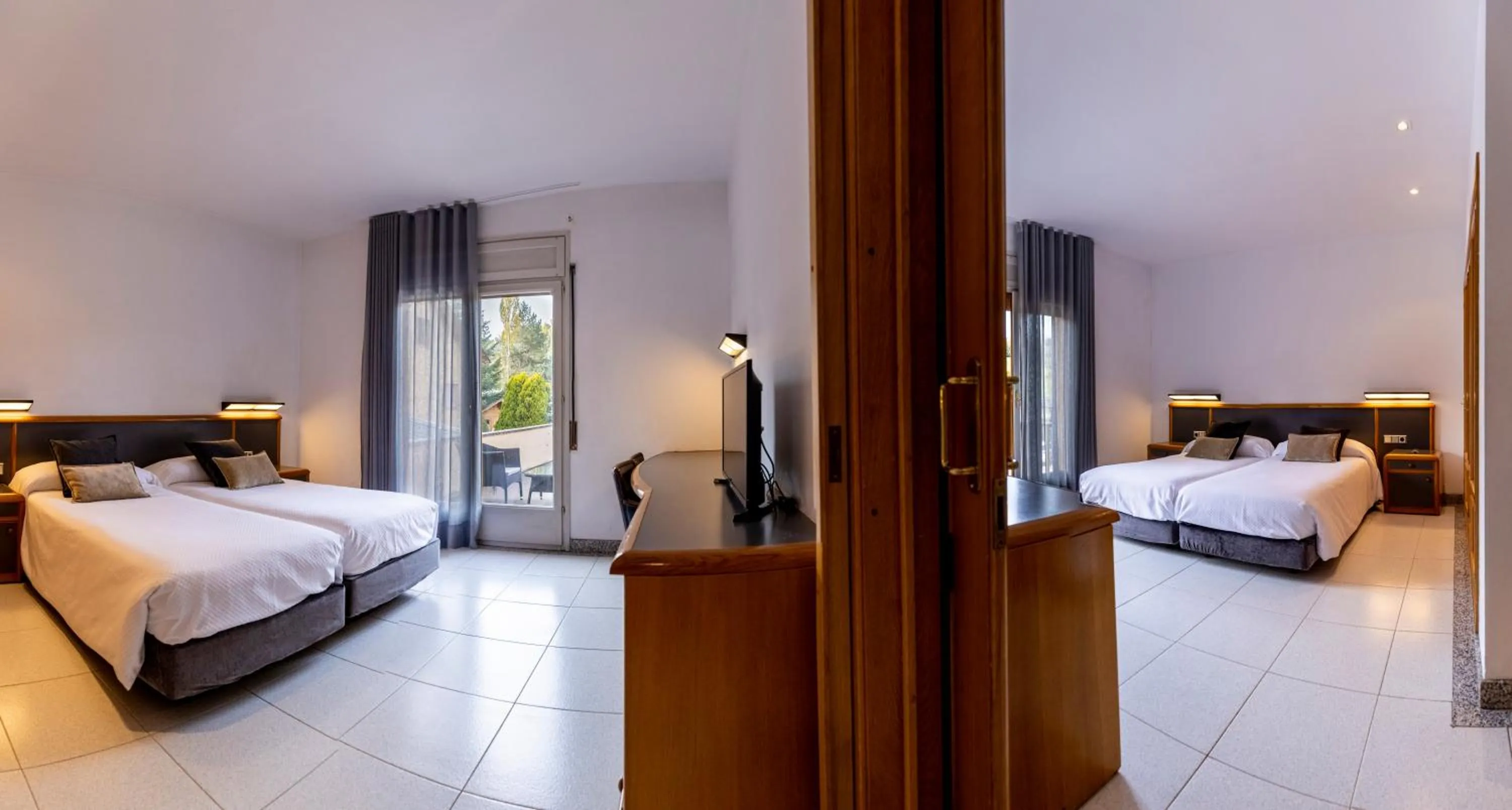 Two Connecting Double Rooms in Hotel del Prado