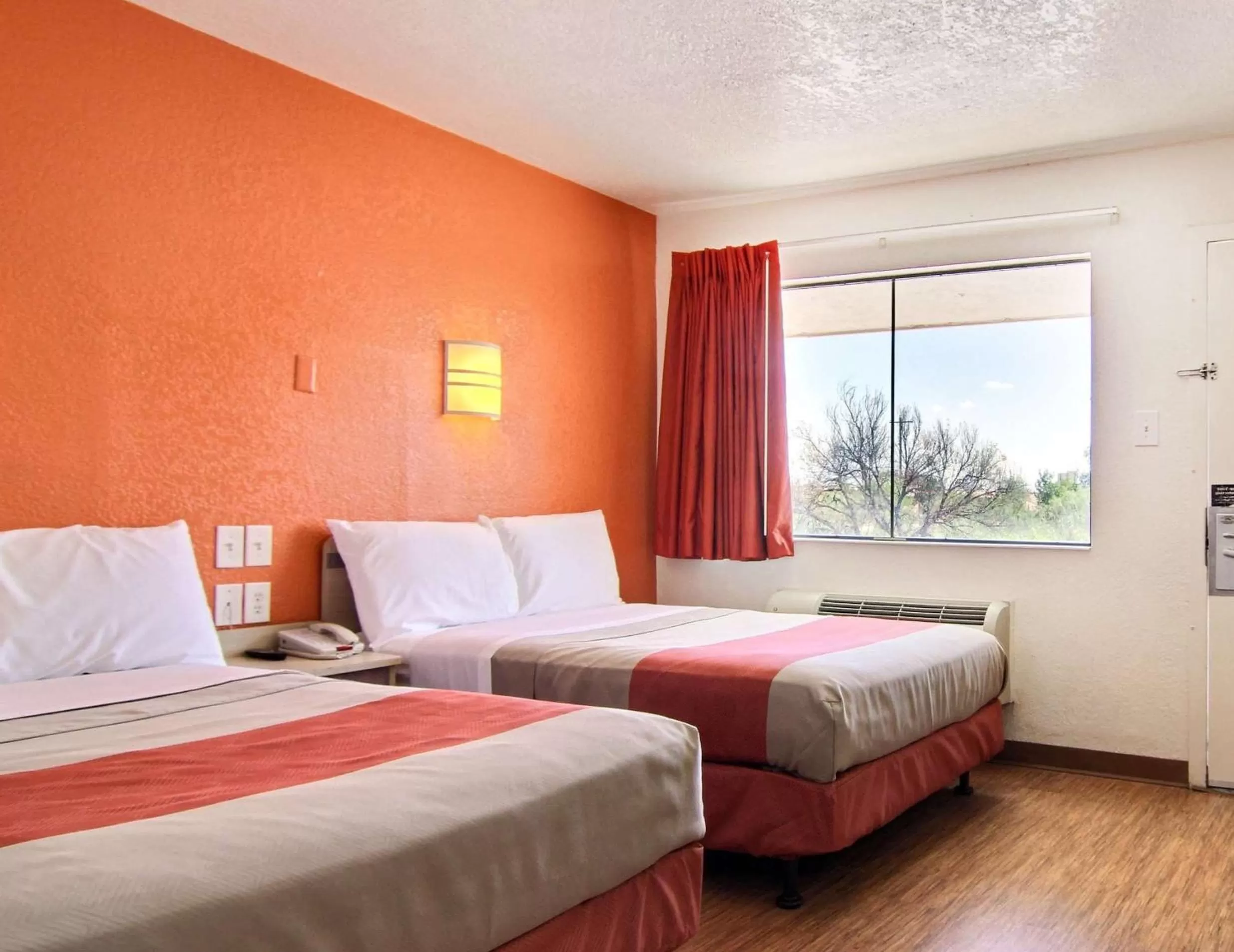 Deluxe Quadruple Room - single occupancy - Disability Access in Motel 6-Tacoma, WA - Fife