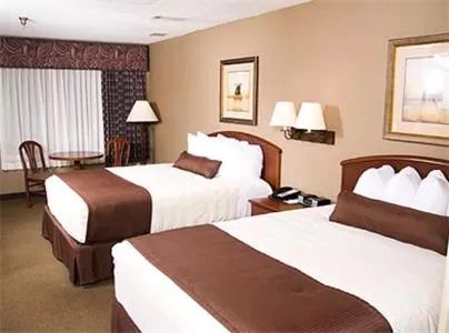 Queen Room with Two Queen Beds in C'mon Inn