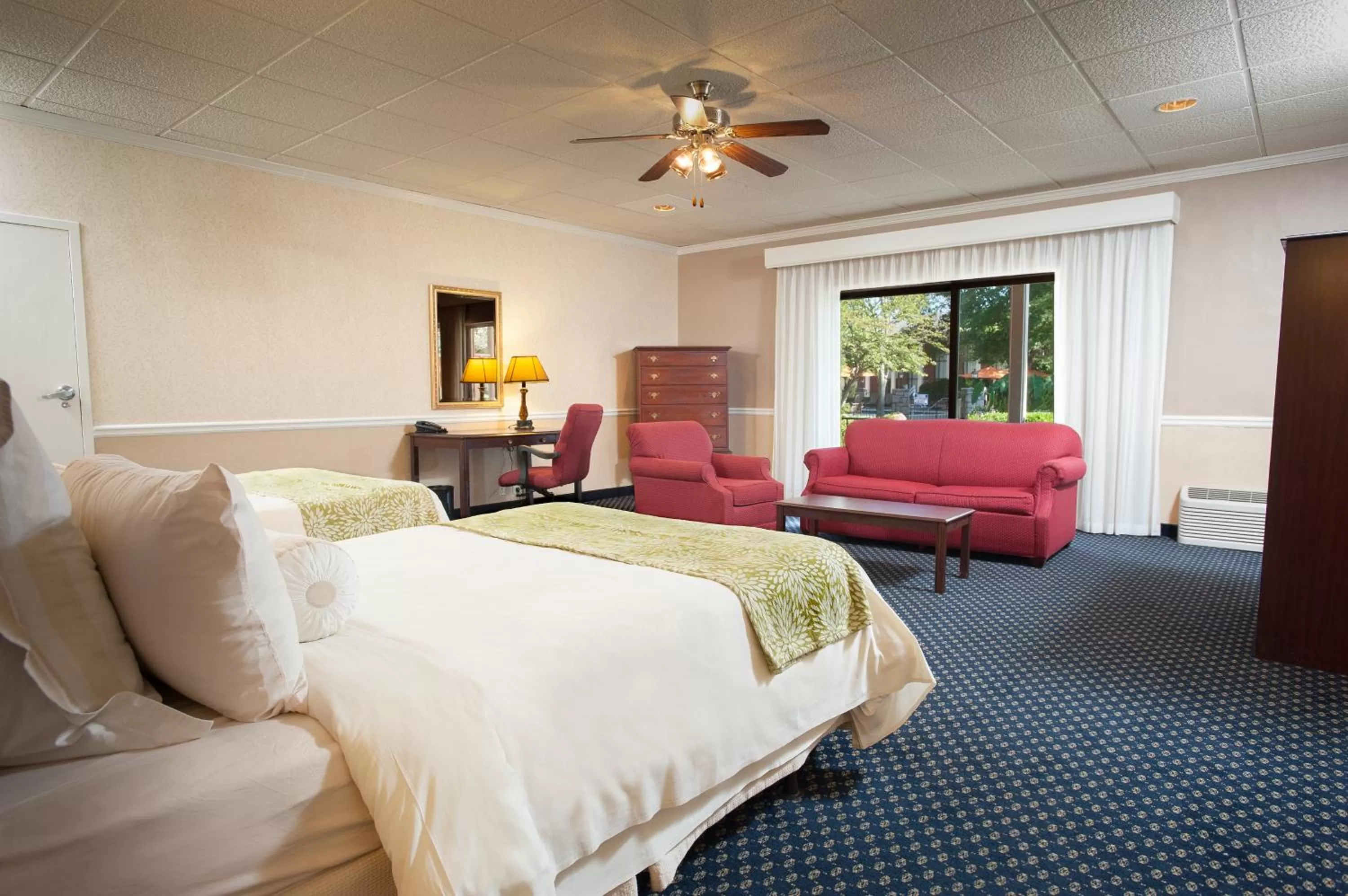 Double or Twin Room - Disability Access in The Inn at Stone Mountain Park