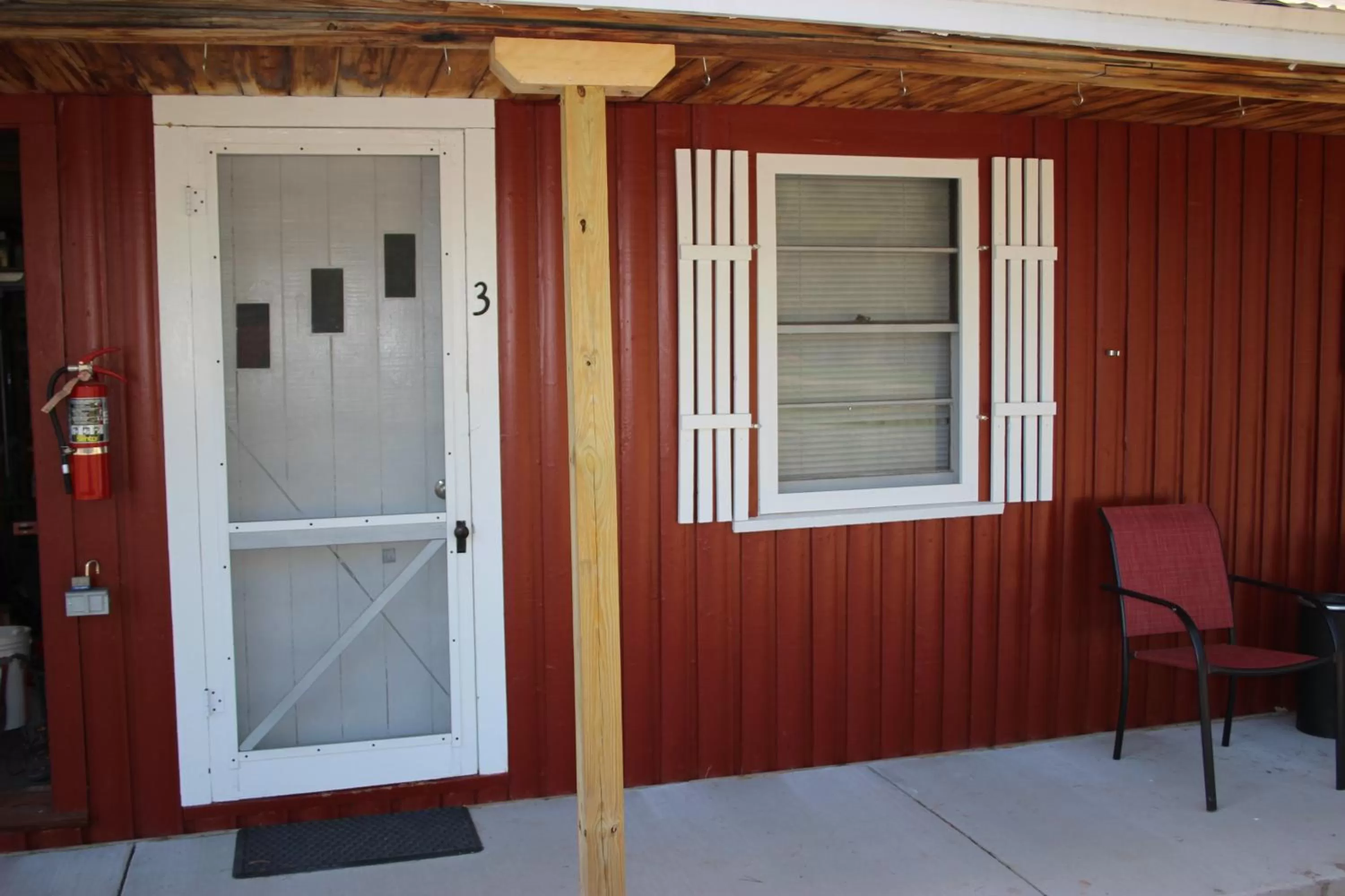 Twin Room in Two Rivers Motel and Cabins of Kenton, MI