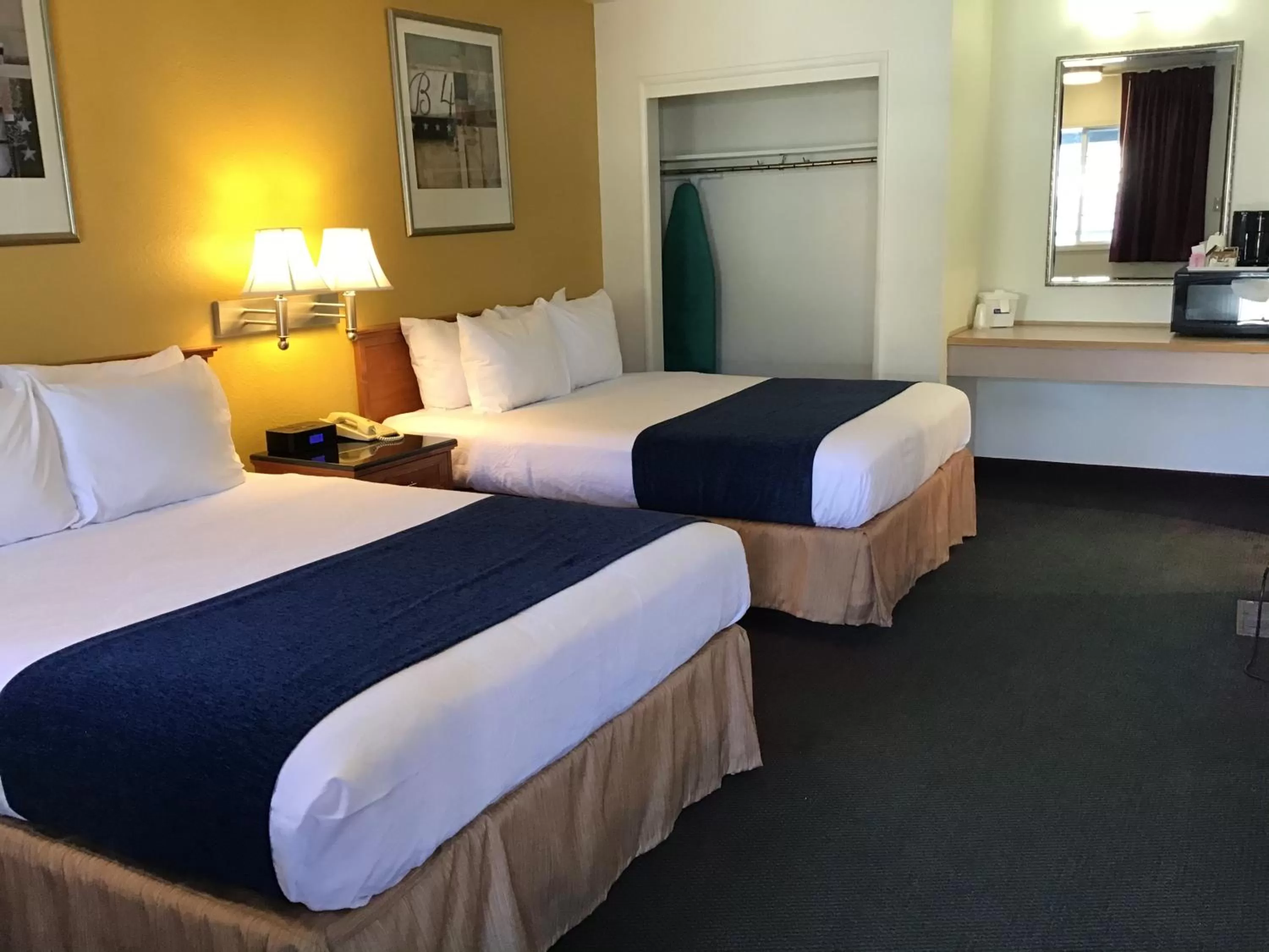 Standard Double Room - Non-Smoking in Travelodge by Wyndham Pendleton OR