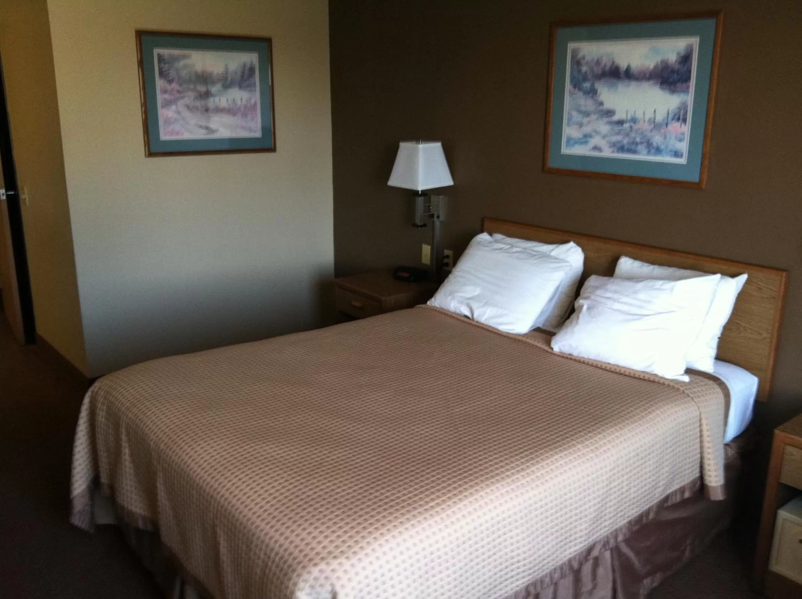 King Room- Non-Smoking in Days Inn by Wyndham Worthington