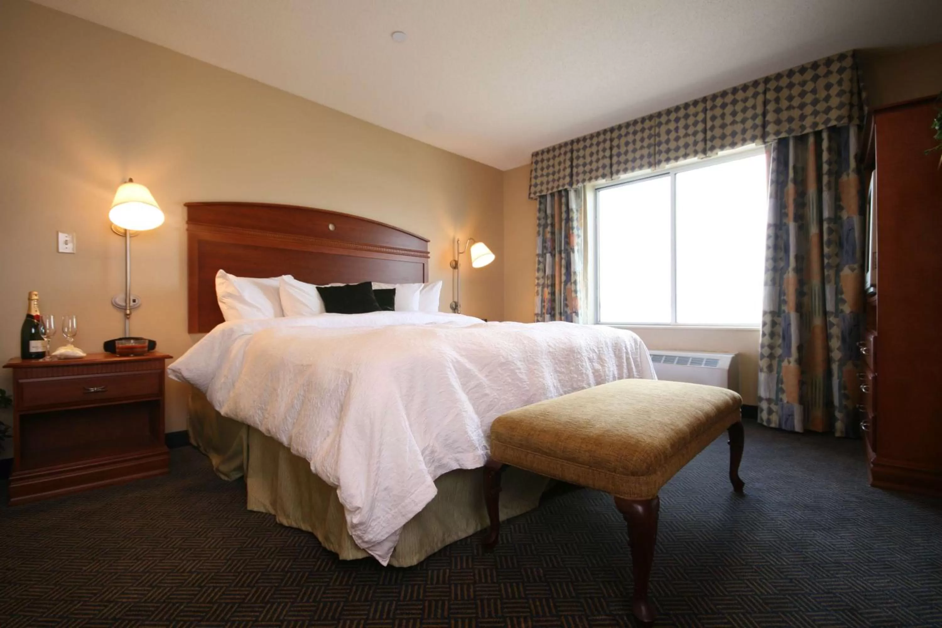 One-Bedroom King Suite with Whirlpool - Non-Smoking  in Hampton Inn Rutland/Killington