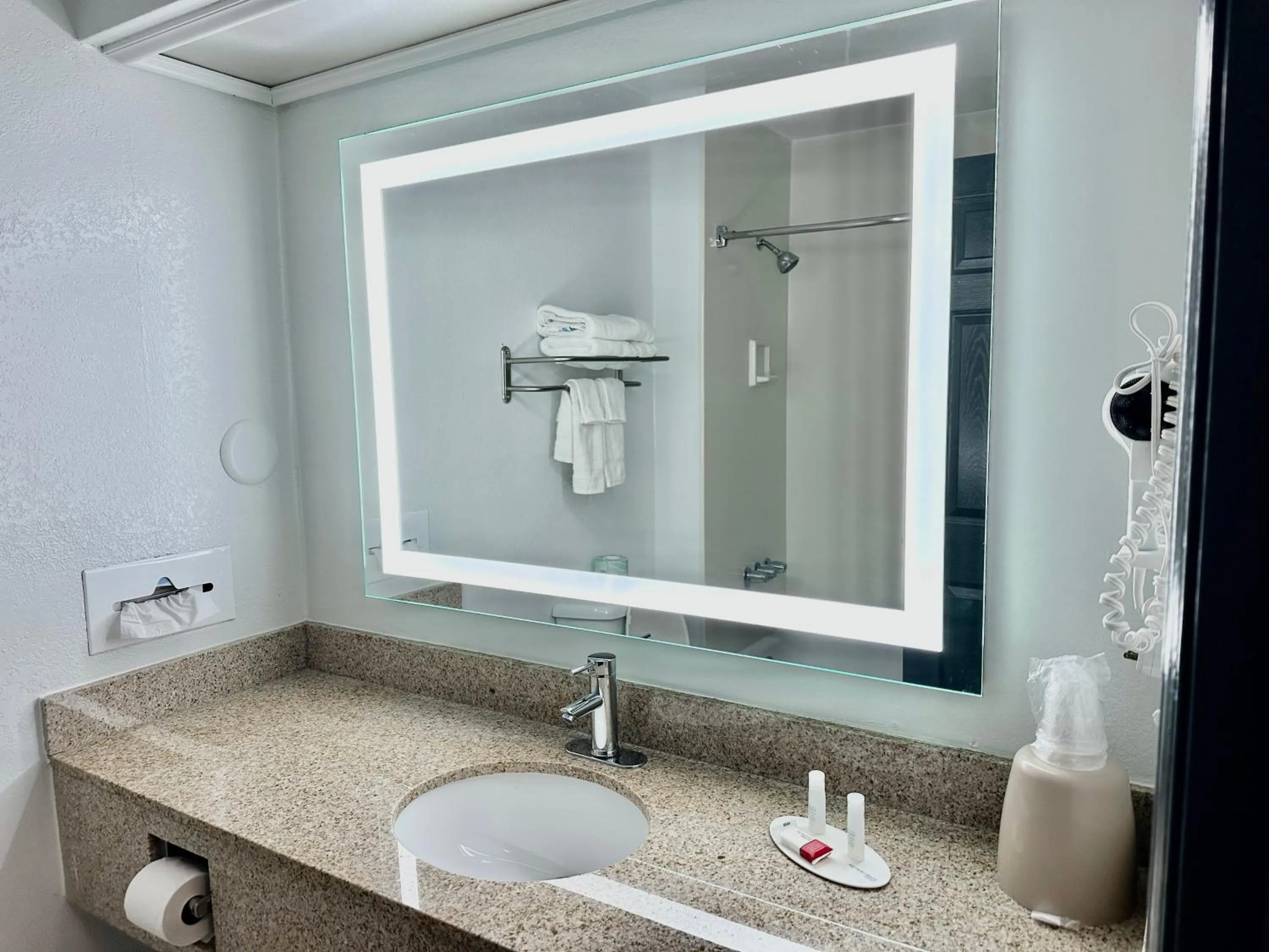 Queen Room with Two Queen Beds - Non-Smoking in Baymont by Wyndham Kansas City KU Medical Center