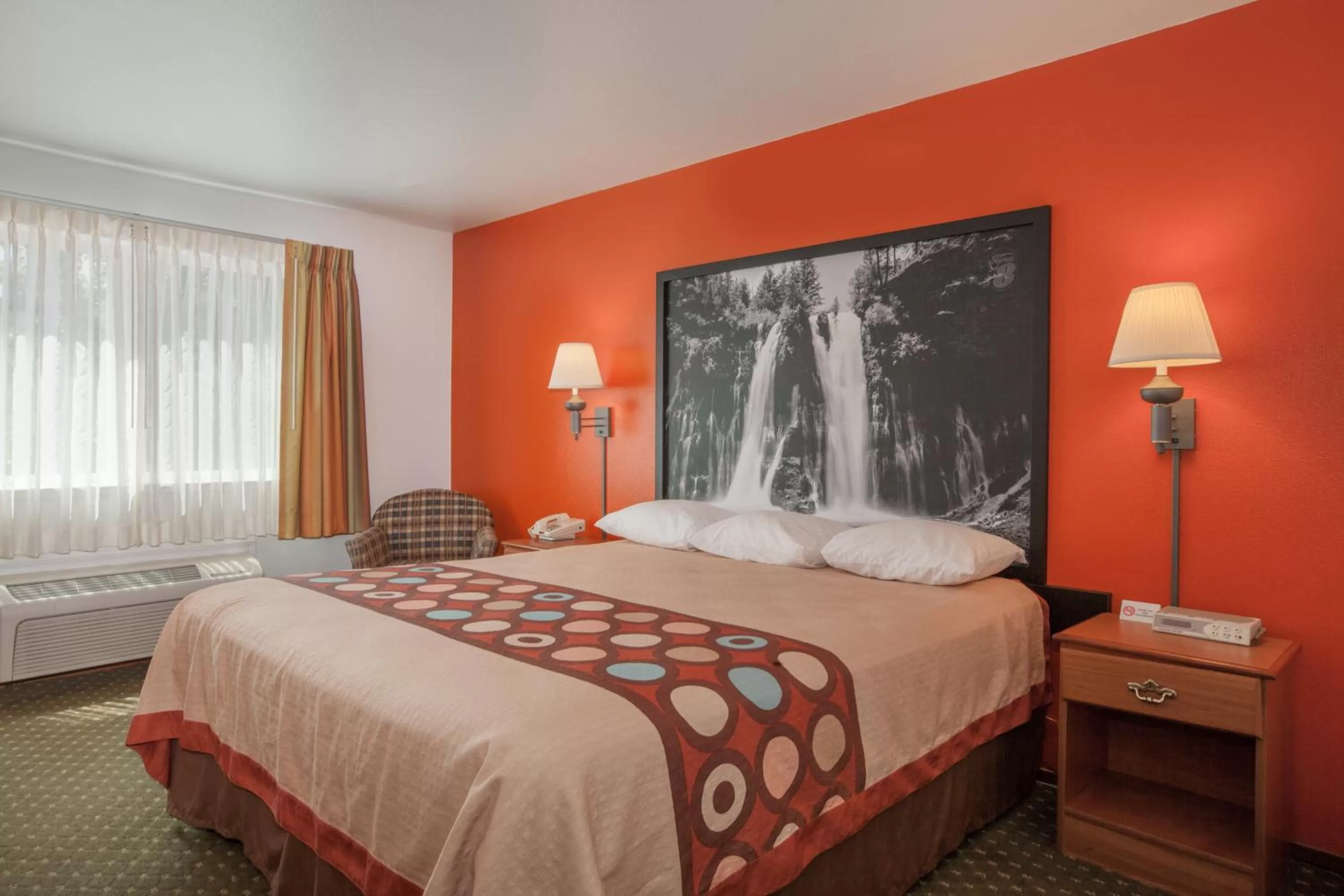 King Room - Mobility Access/Non-Smoking in Super 8 by Wyndham Cloverdale Wine Country