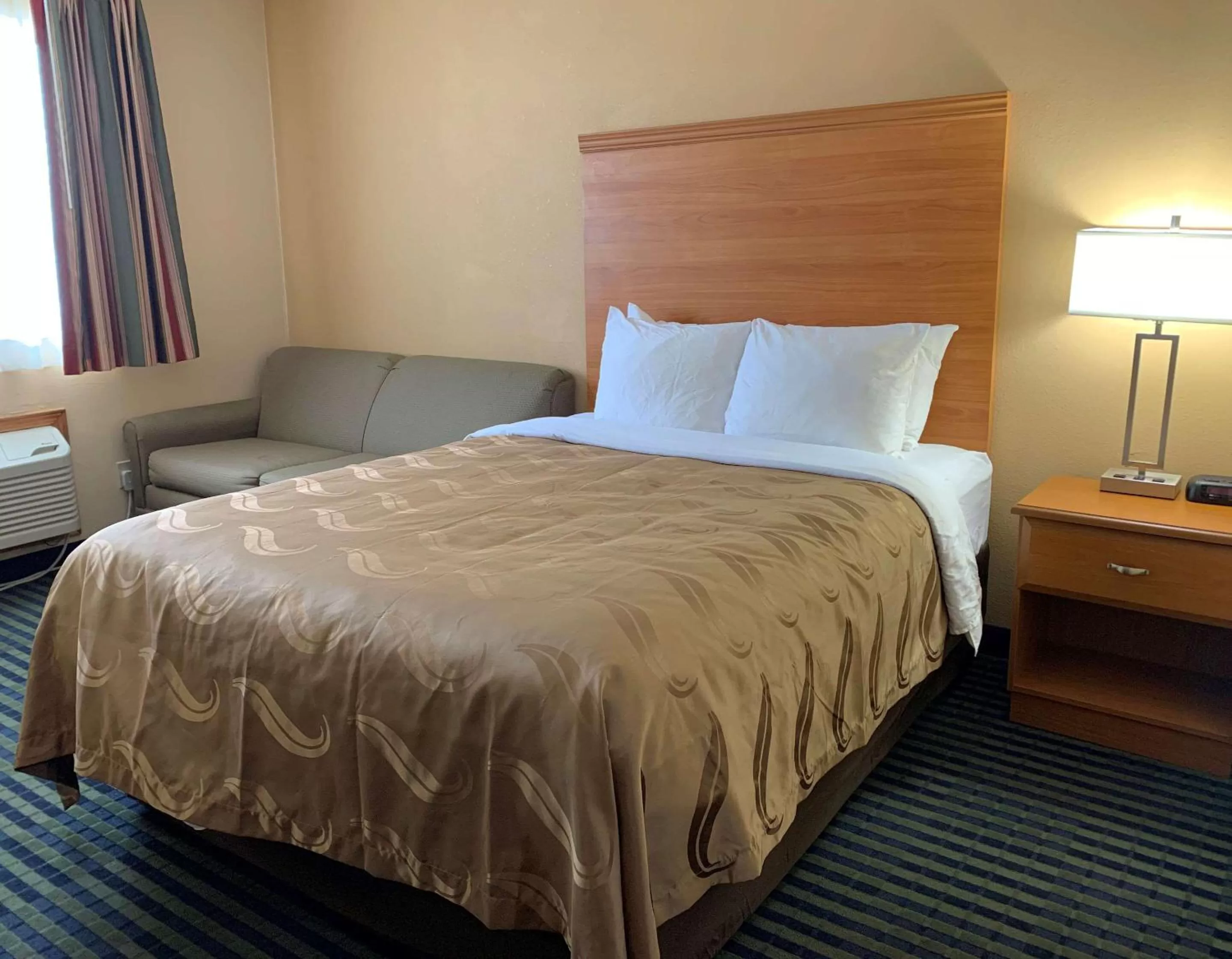Queen Room - Accessible/Non-Smoking in Quality Inn Ottawa near Starved Rock State Park