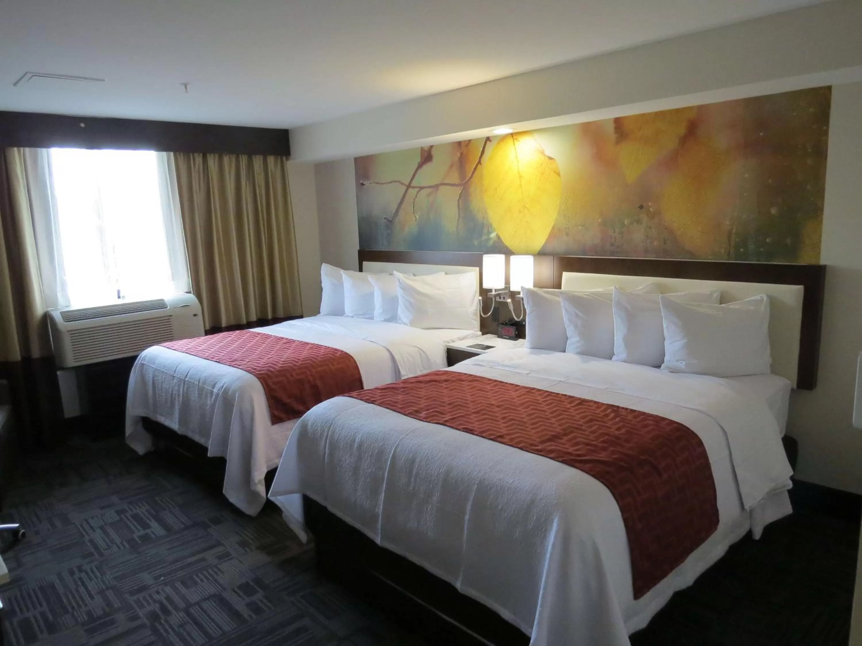 Standard Queen Room with Two Queen Beds in Holiday Inn Brookfield - Milwaukee by IHG