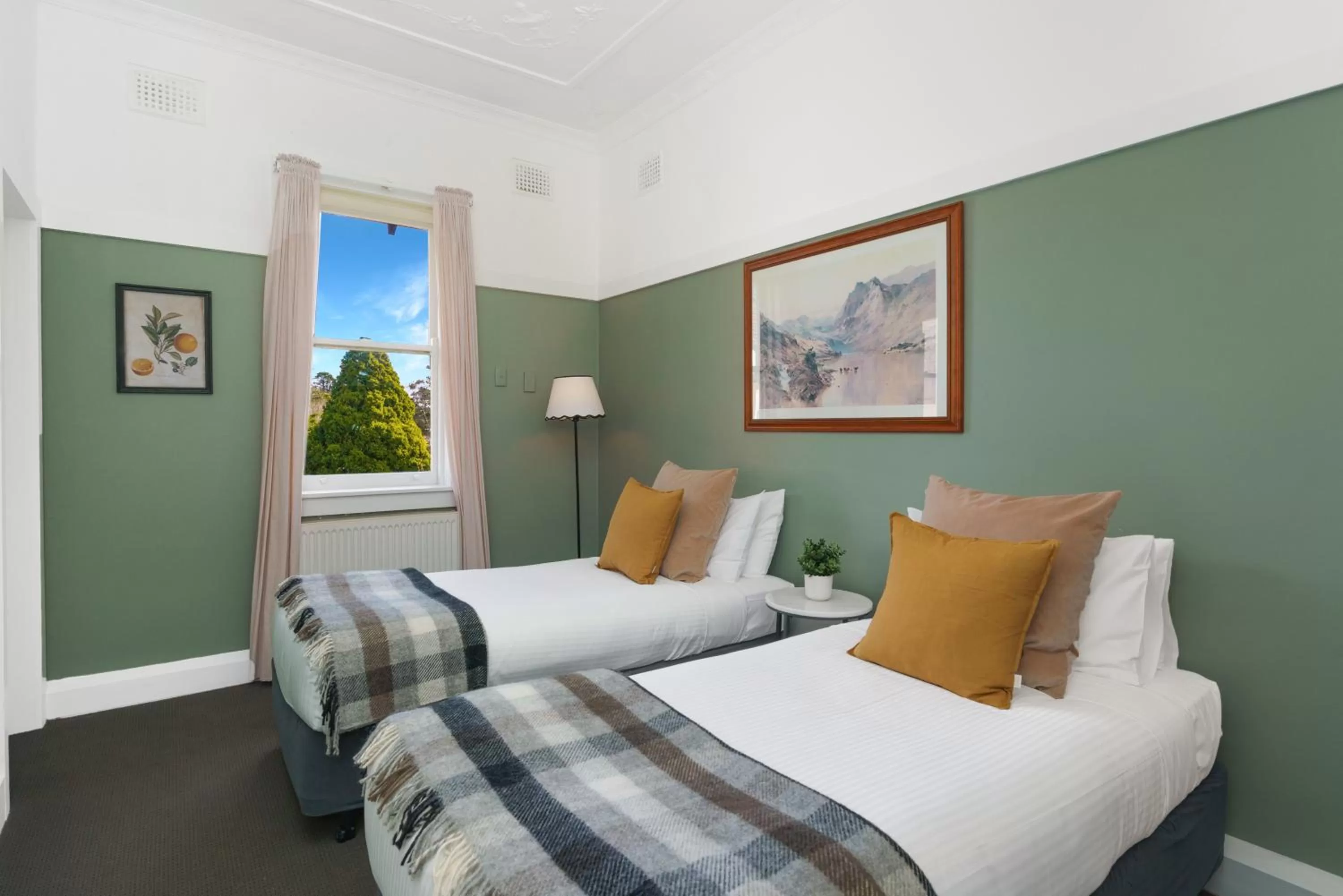 Twin Room with Ensuite Bathroom in Bundanoon Hotel