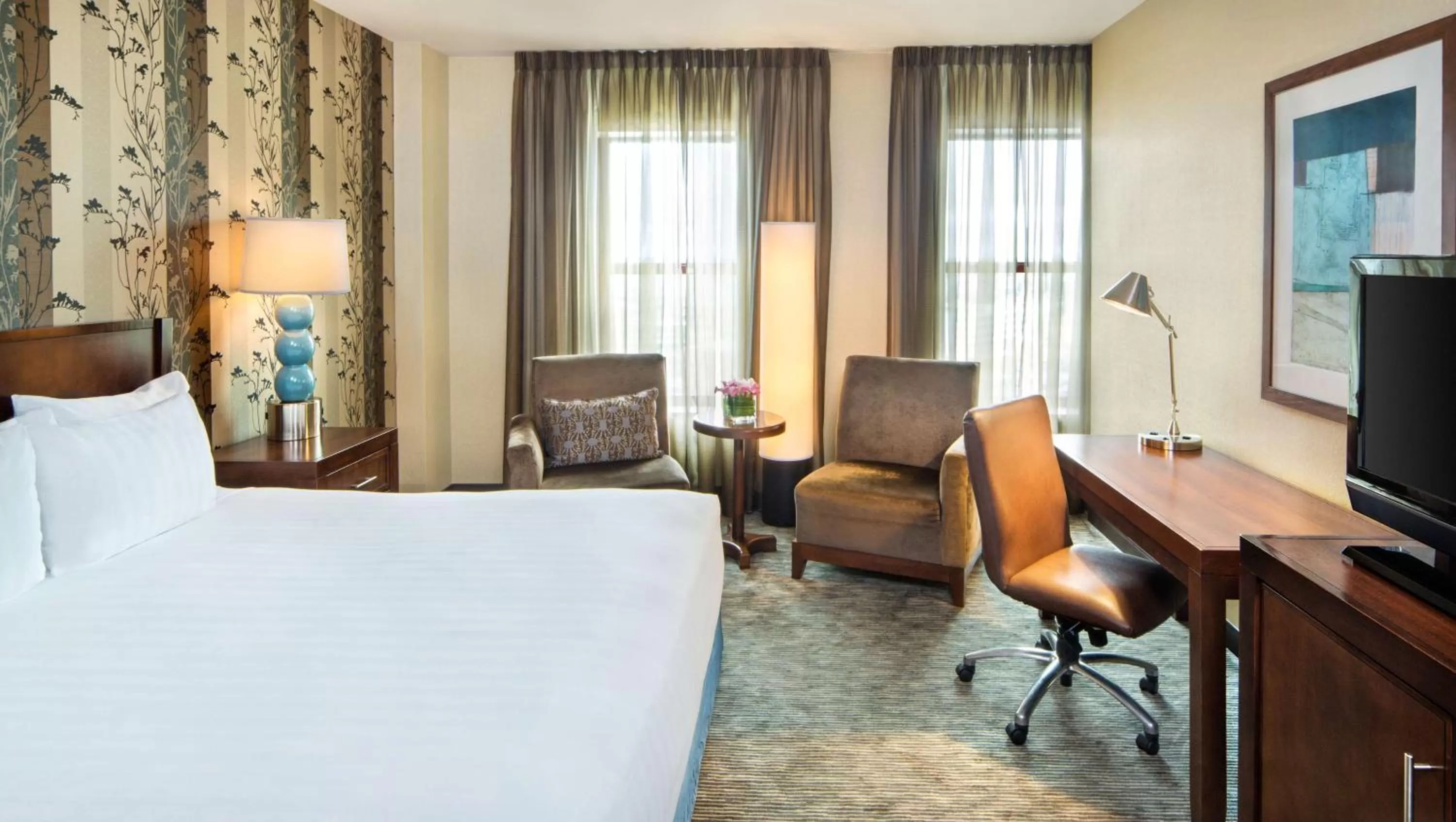 King Room with Accessible Shower - Disability Access in Hyatt Regency Buffalo