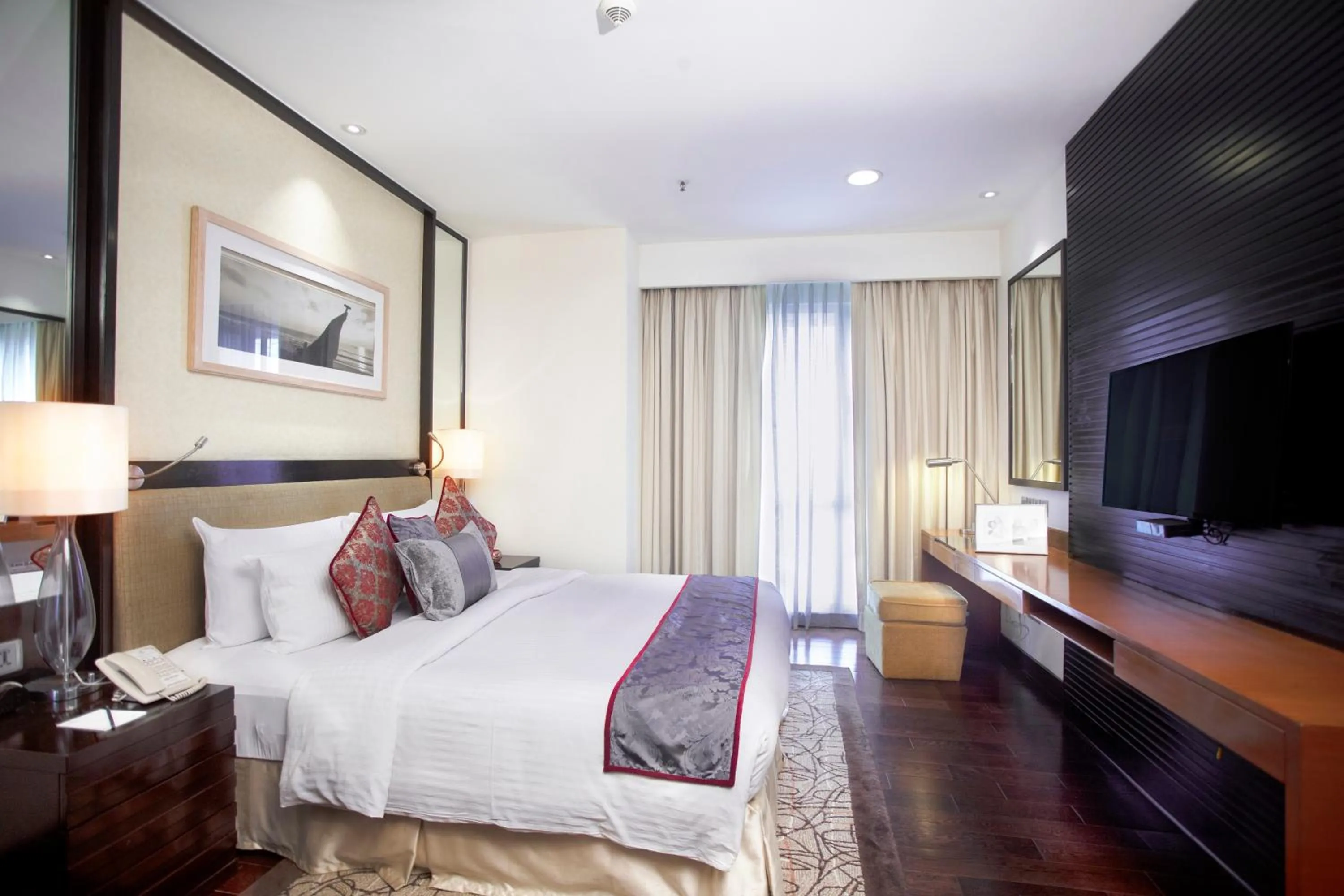 Classic One-Bedroom Apartment in Somerset Greenways Chennai