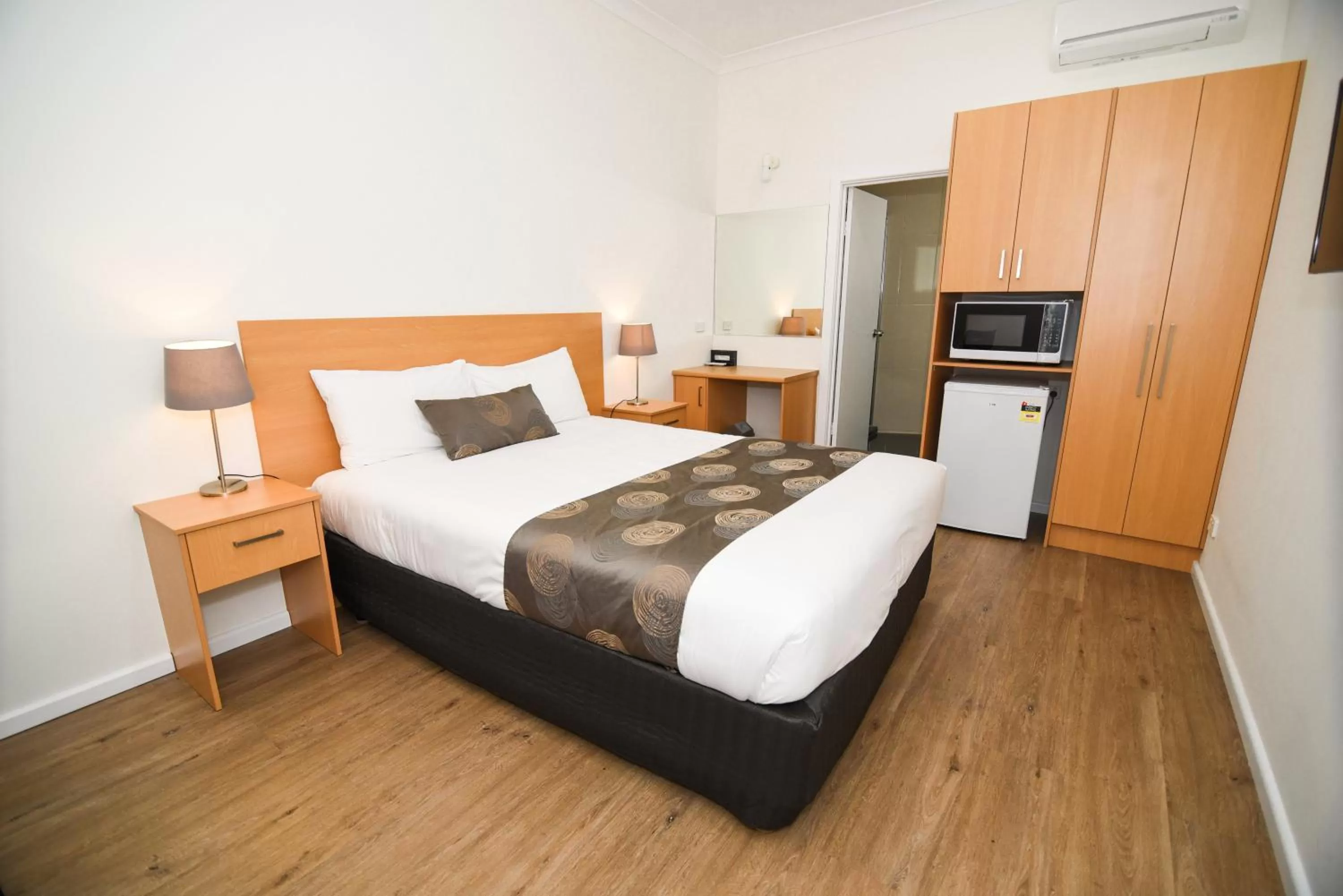 Deluxe Room in Dandenong Motel