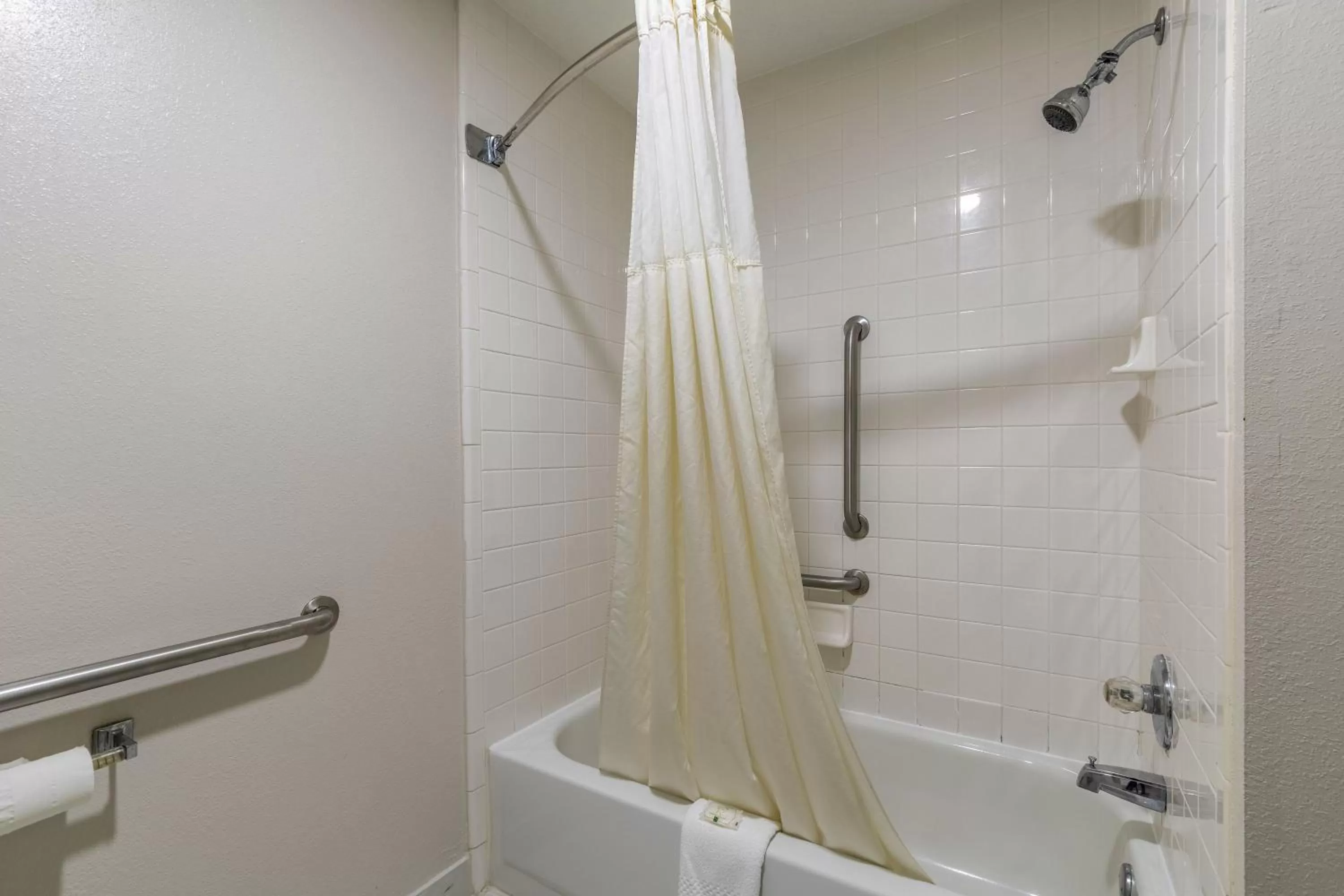 King Room - Accessible/Non-Smoking in Quality Inn Cleveland North