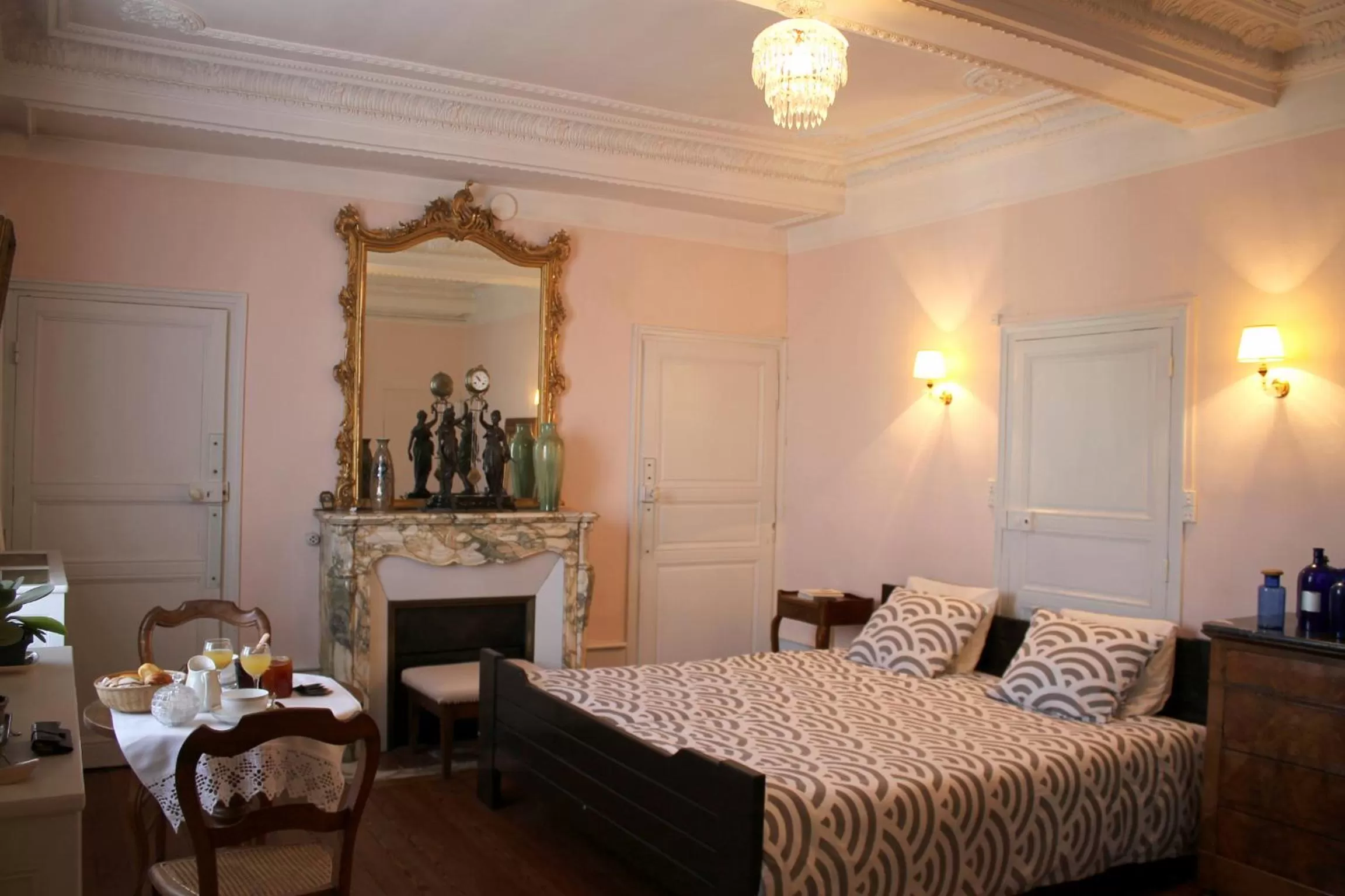 Comfort Double or Twin Room - single occupancy in Chambres d'hôtes La Distillerie B&B