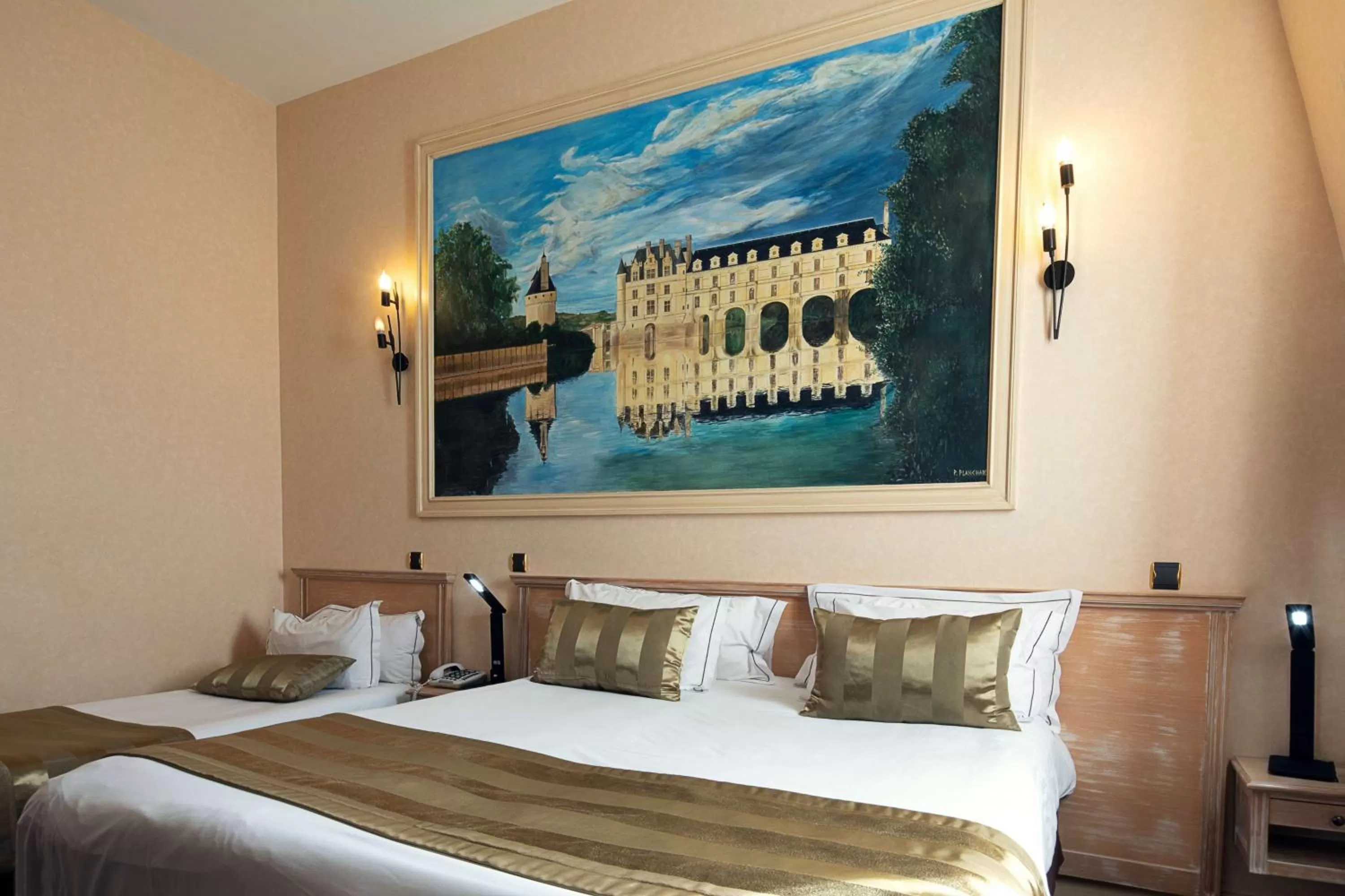 Family King Room in Best Western Central Hotel