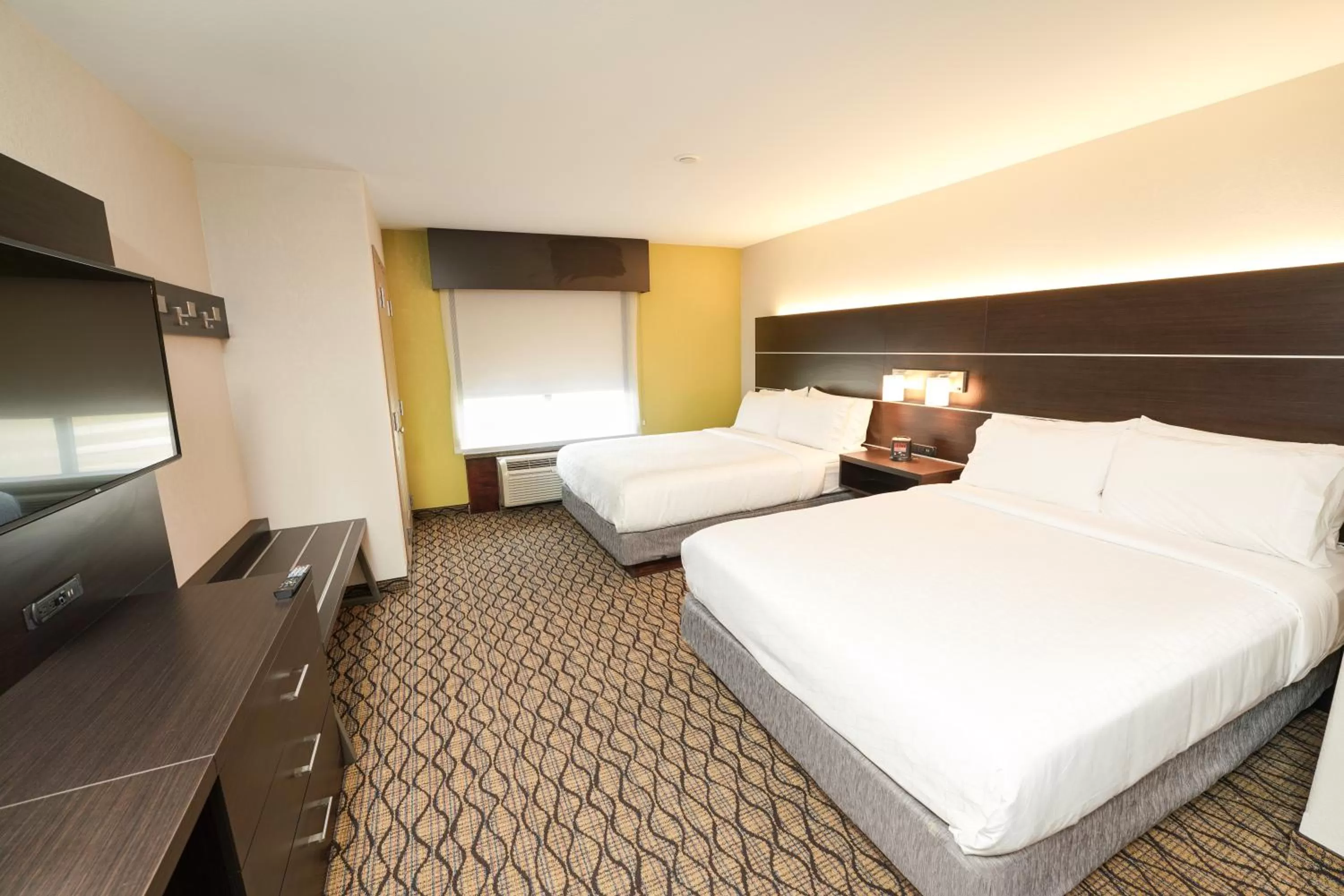 Queen Room with Two Queen Beds with Bath Tub - Disability Access/Non-Smoking in Holiday Inn Express and Suites Springfield Medical District by IHG