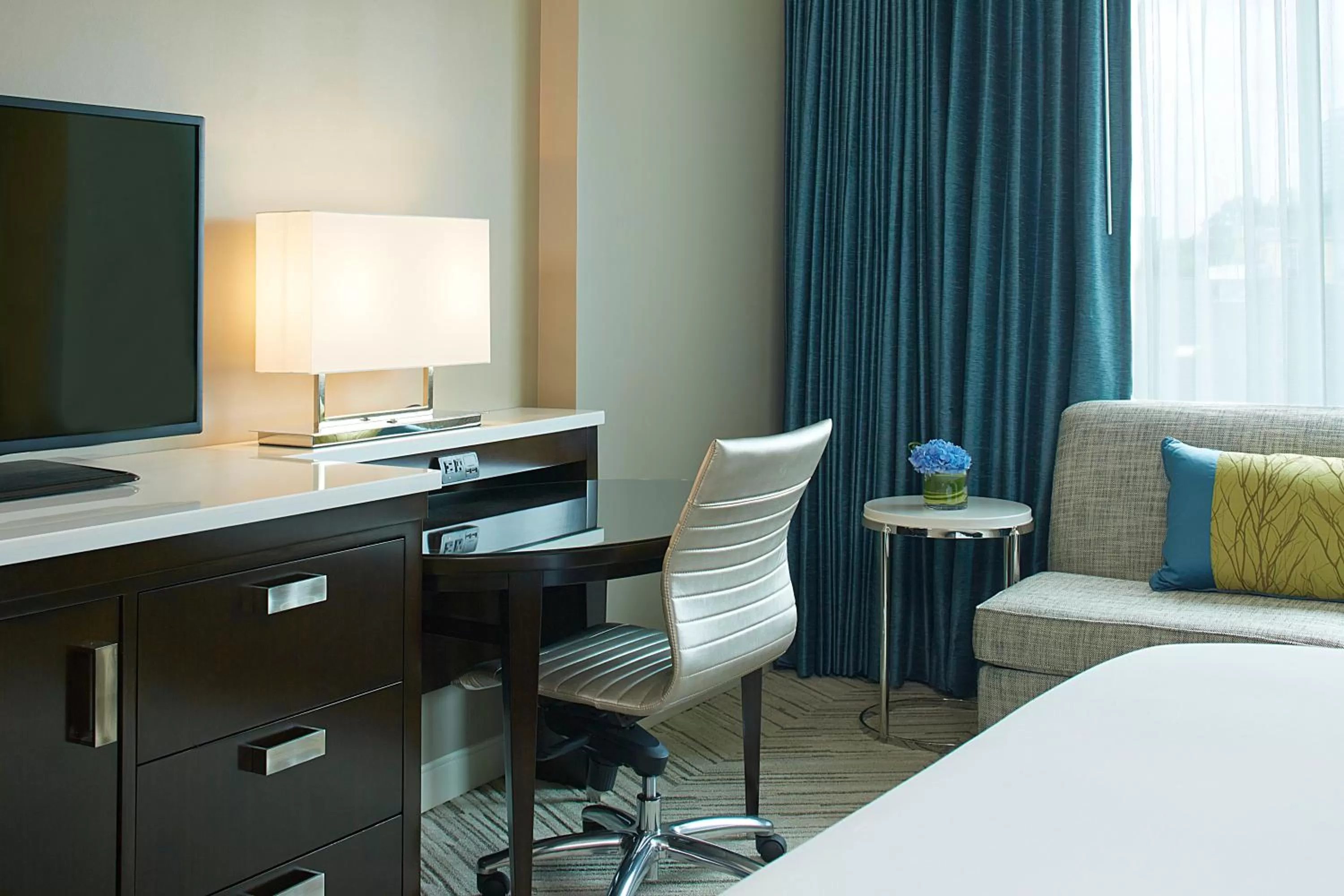 Executive King Room in Hyatt Regency Atlanta Perimeter at Villa Christina