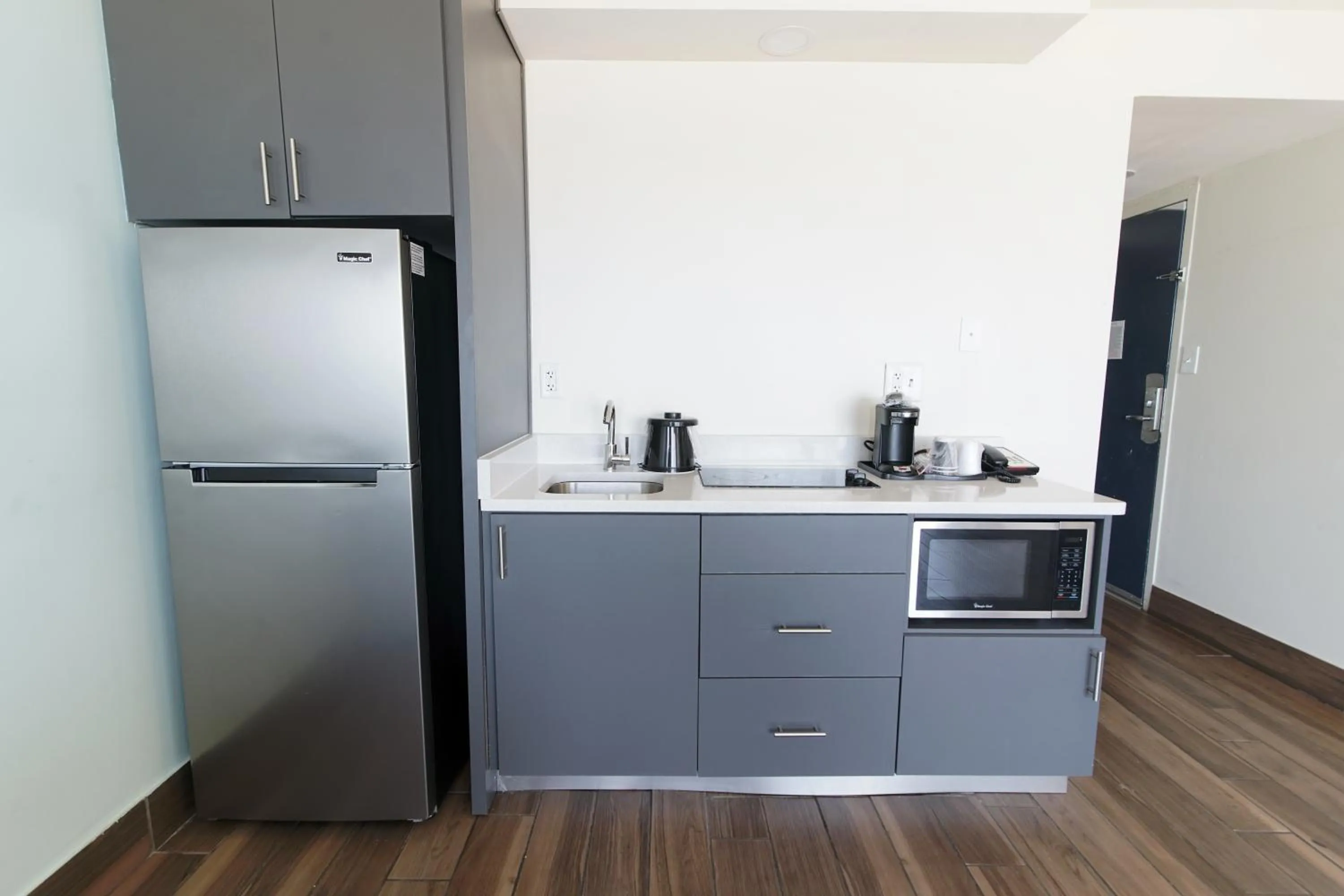 Oceanfront Suite - Lower Floor in Marjac Suites Virginia Beach Oceanfront