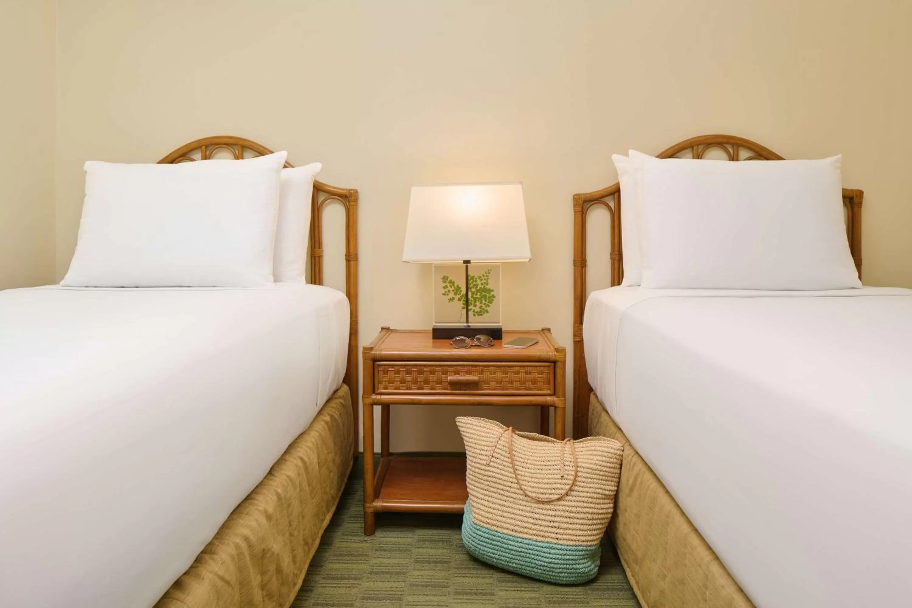 One-Bedroom Kitchenette with One Queen and Two Twin Beds in Waikiki Malia